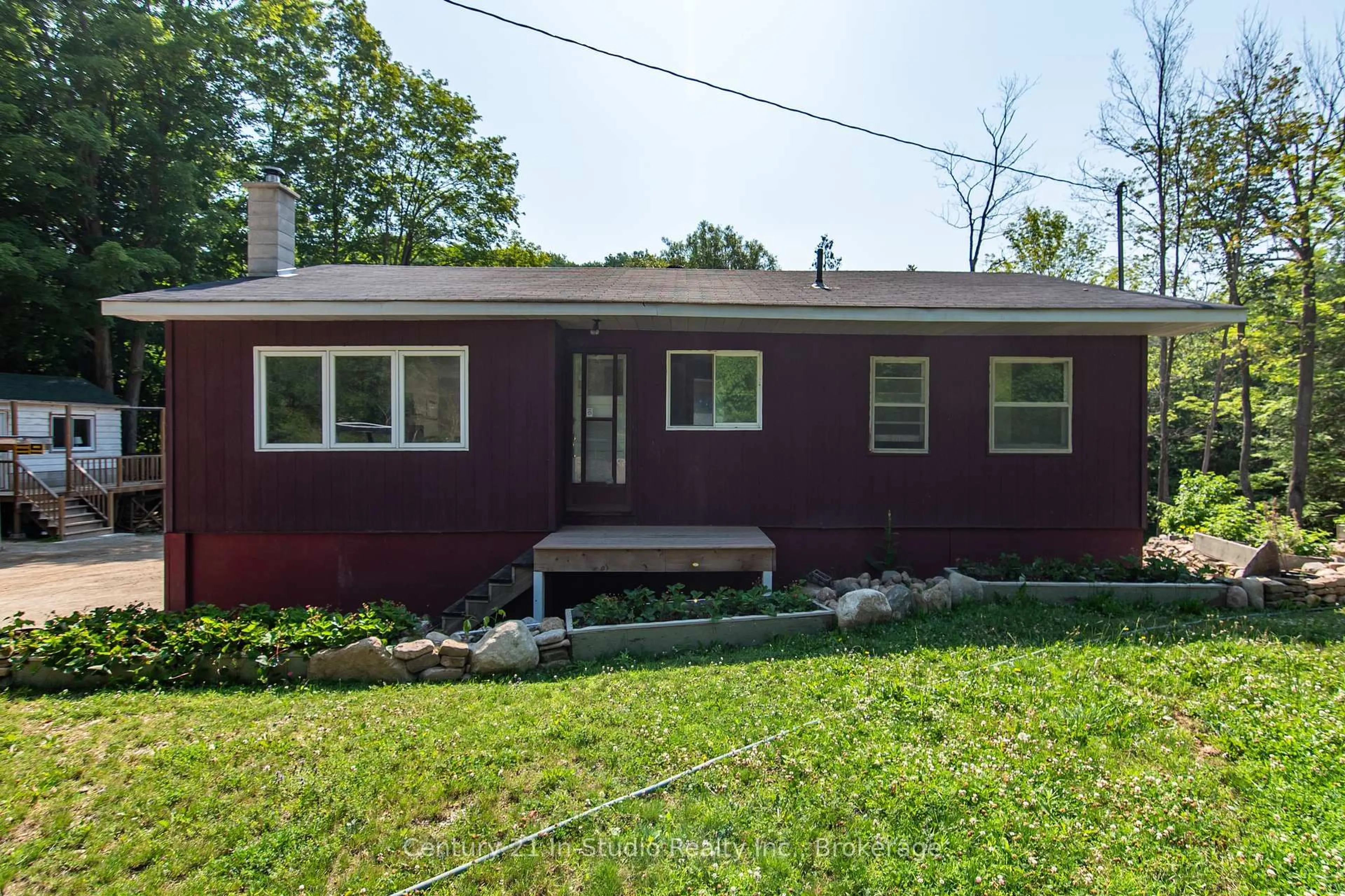 Home with vinyl exterior material, unknown for 8355 County 9 Rd, Clearview Ontario L0M 1G0