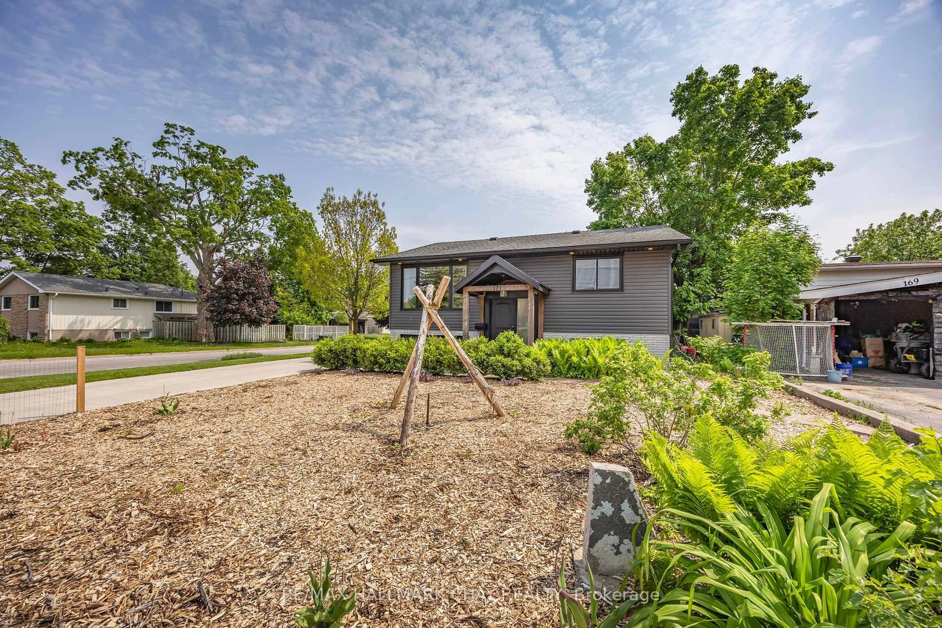 Unknown for 171 Steel St, Barrie Ontario L4M 2G6