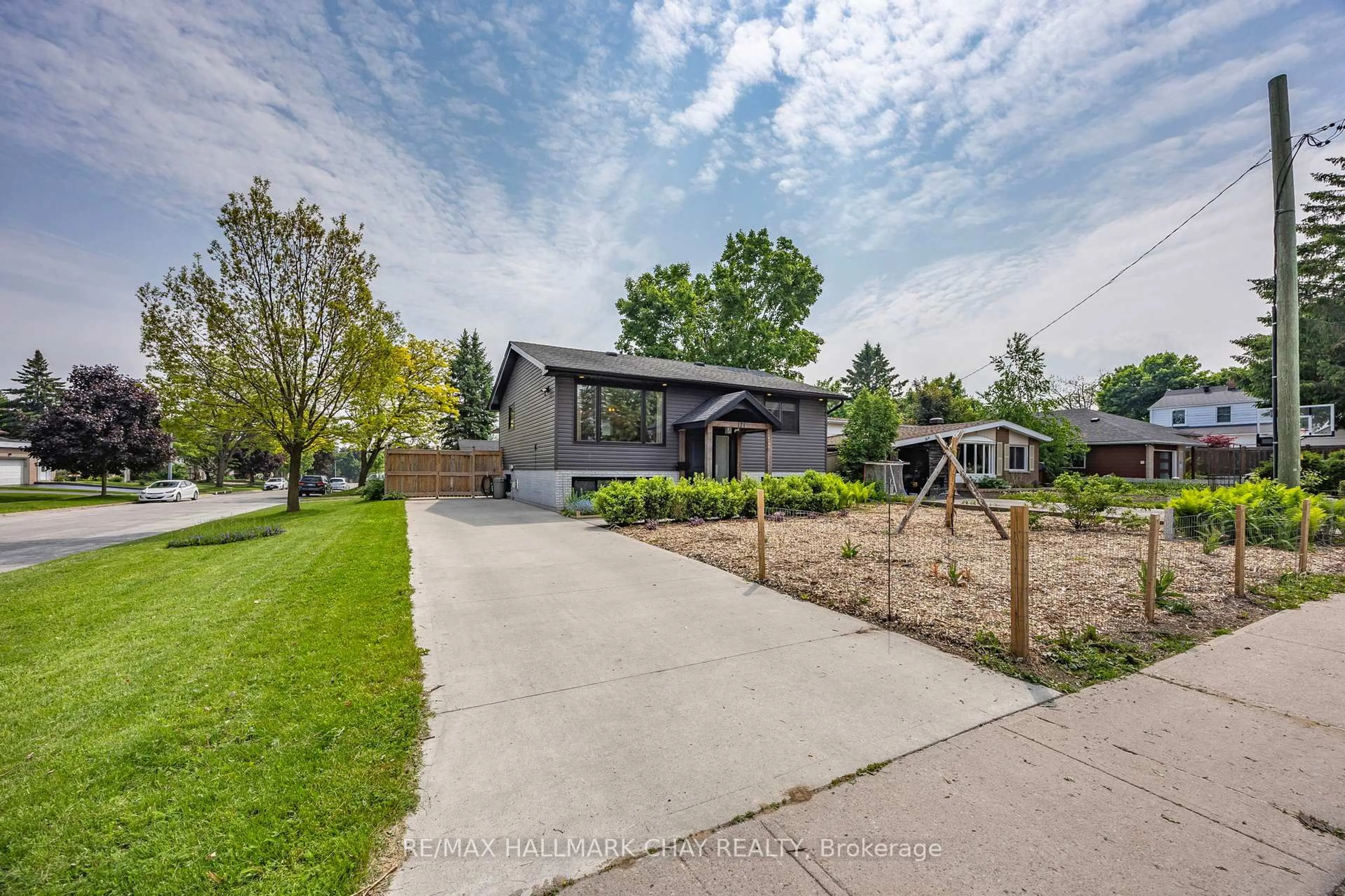 Unknown for 171 Steel St, Barrie Ontario L4M 2G6