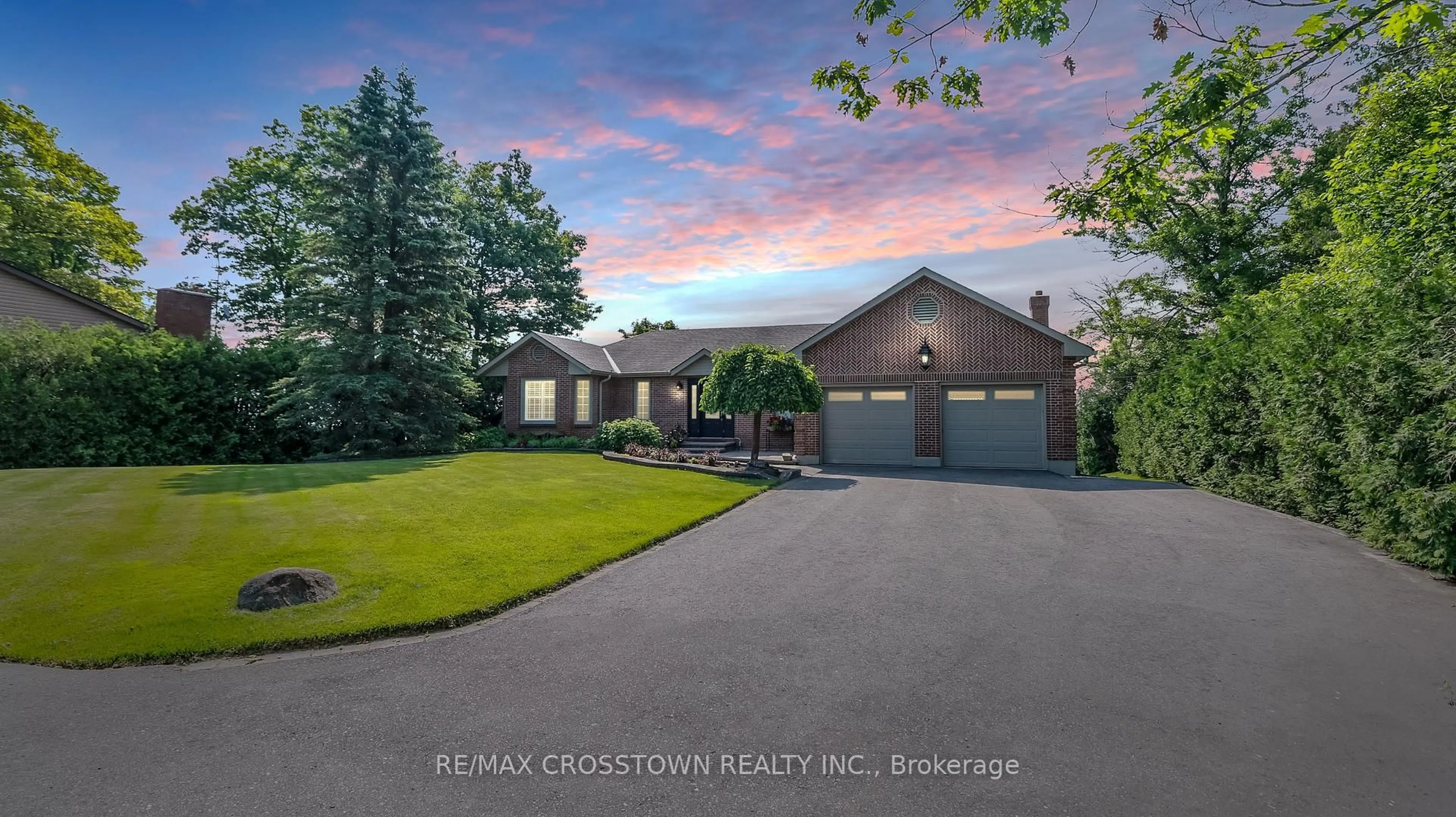 A pic from outside/outdoor area/front of a property/back of a property/a pic from drone, unknown for 3 Stanley Ave, Oro-Medonte Ontario L0L 1T0