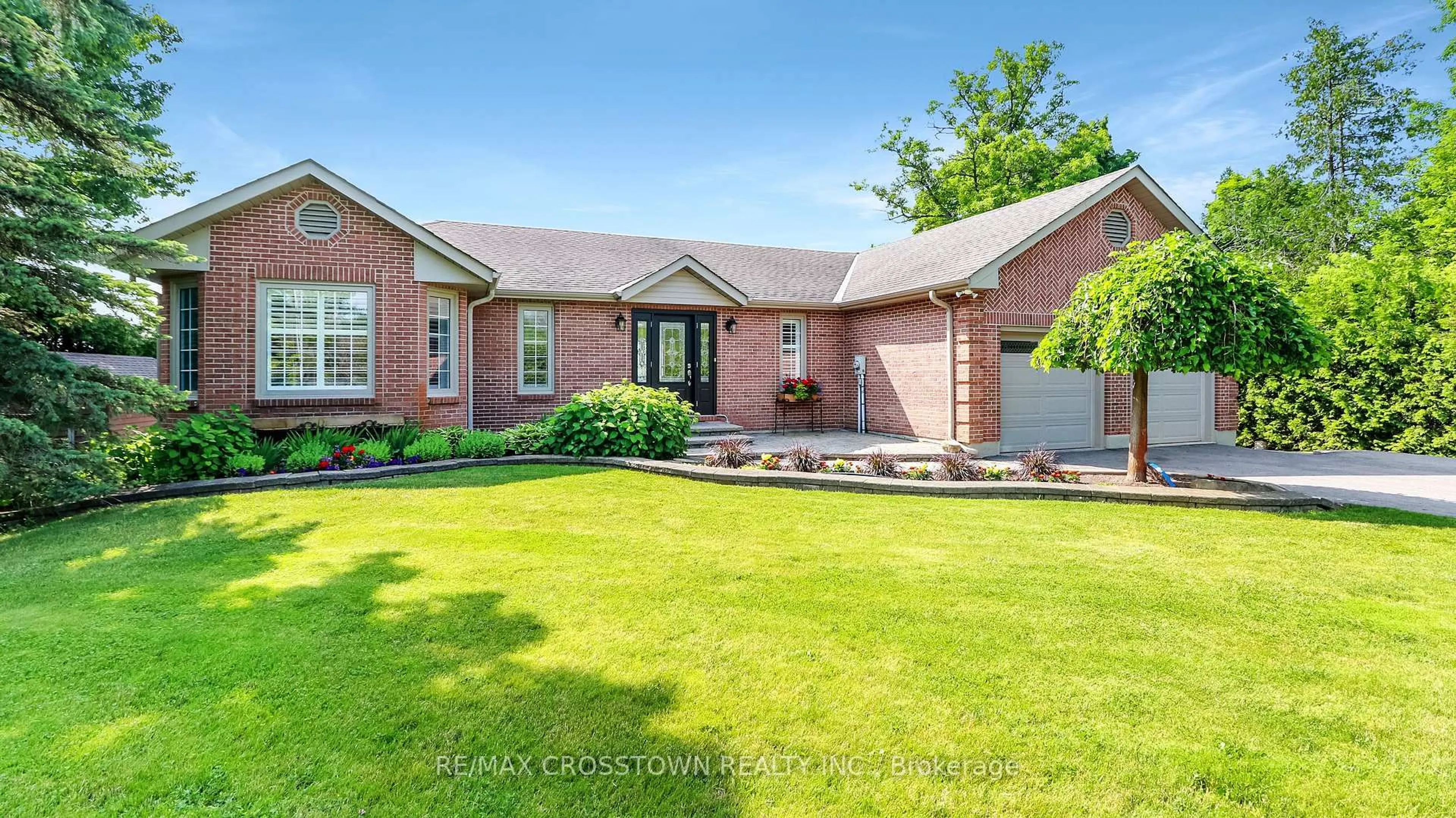Home with brick exterior material, street for 3 Stanley Ave, Oro-Medonte Ontario L0L 1T0