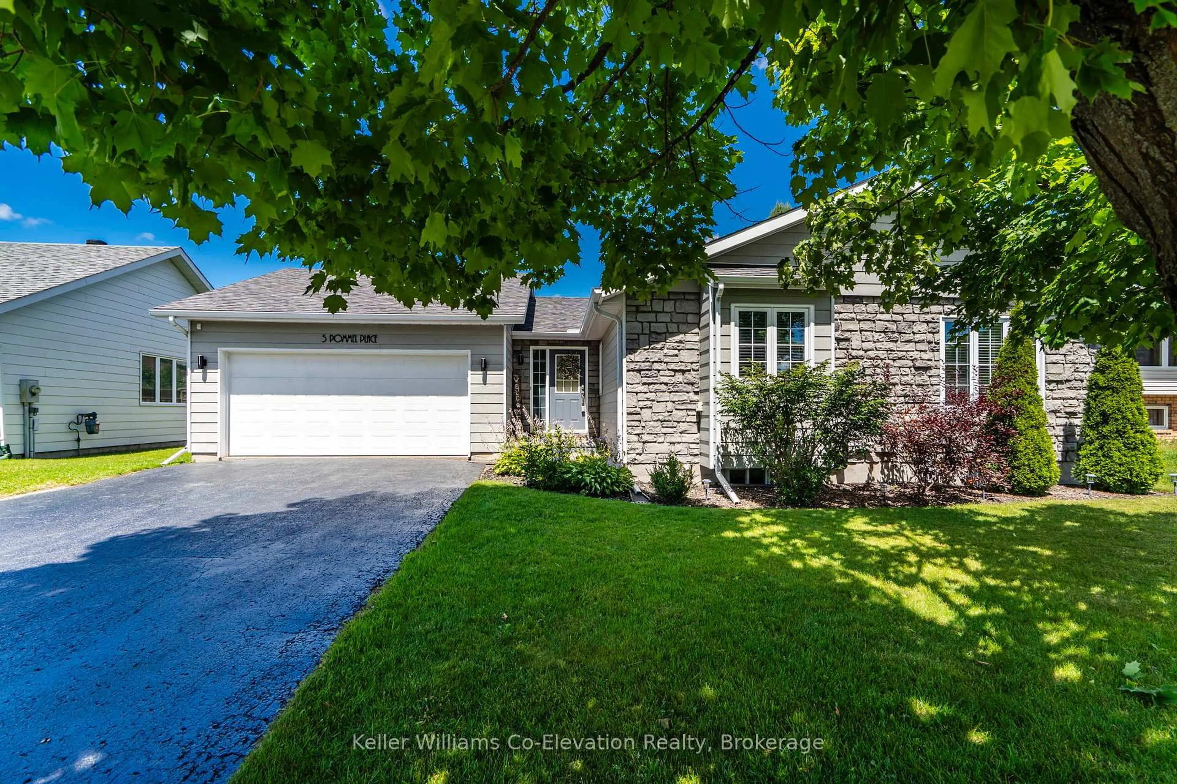 A pic from outside/outdoor area/front of a property/back of a property/a pic from drone, street for 5 Pommel Pl, Penetanguishene Ontario L9M 1J7