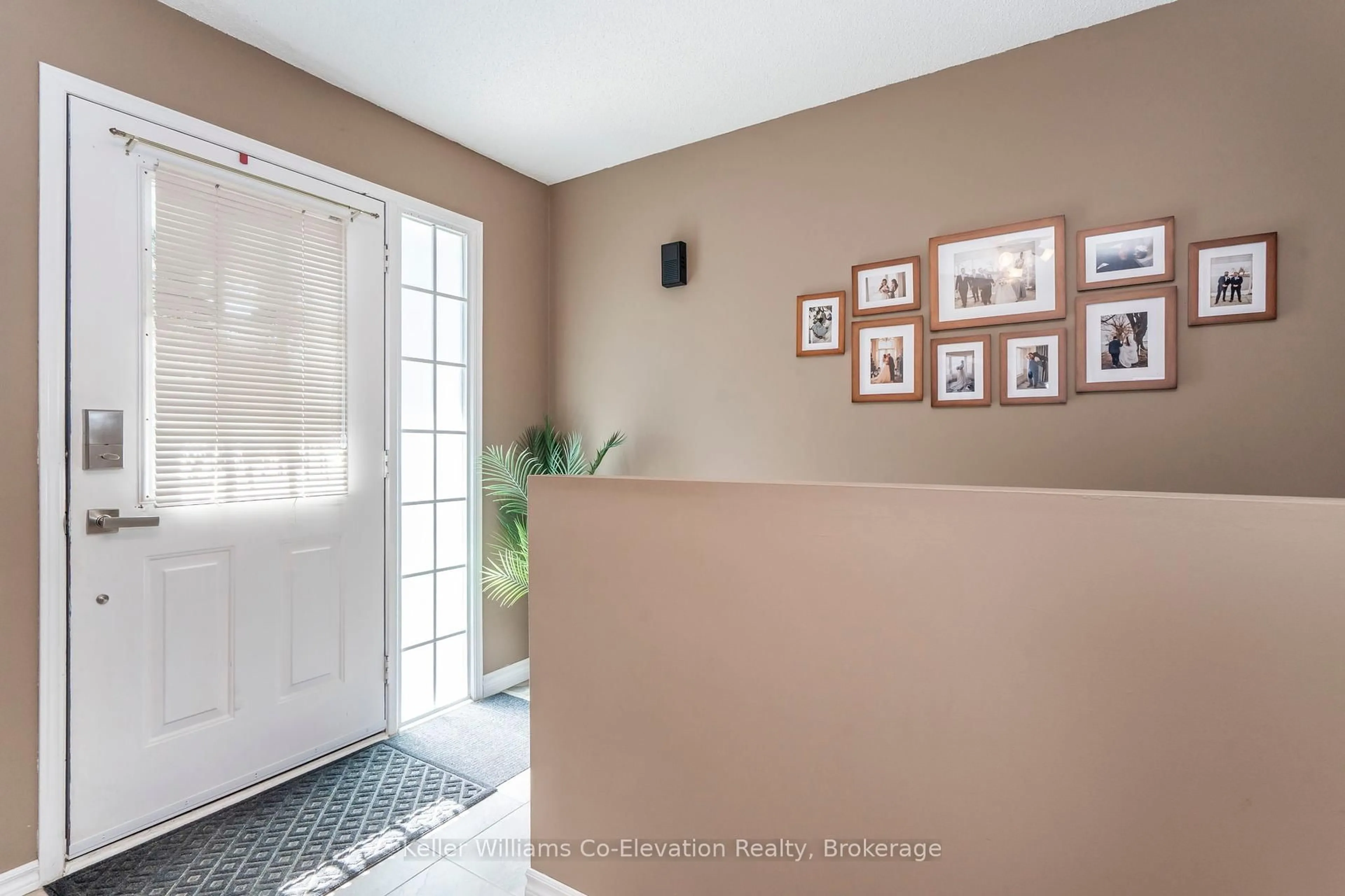 Indoor entryway for 5 Pommel Pl, Penetanguishene Ontario L9M 1J7