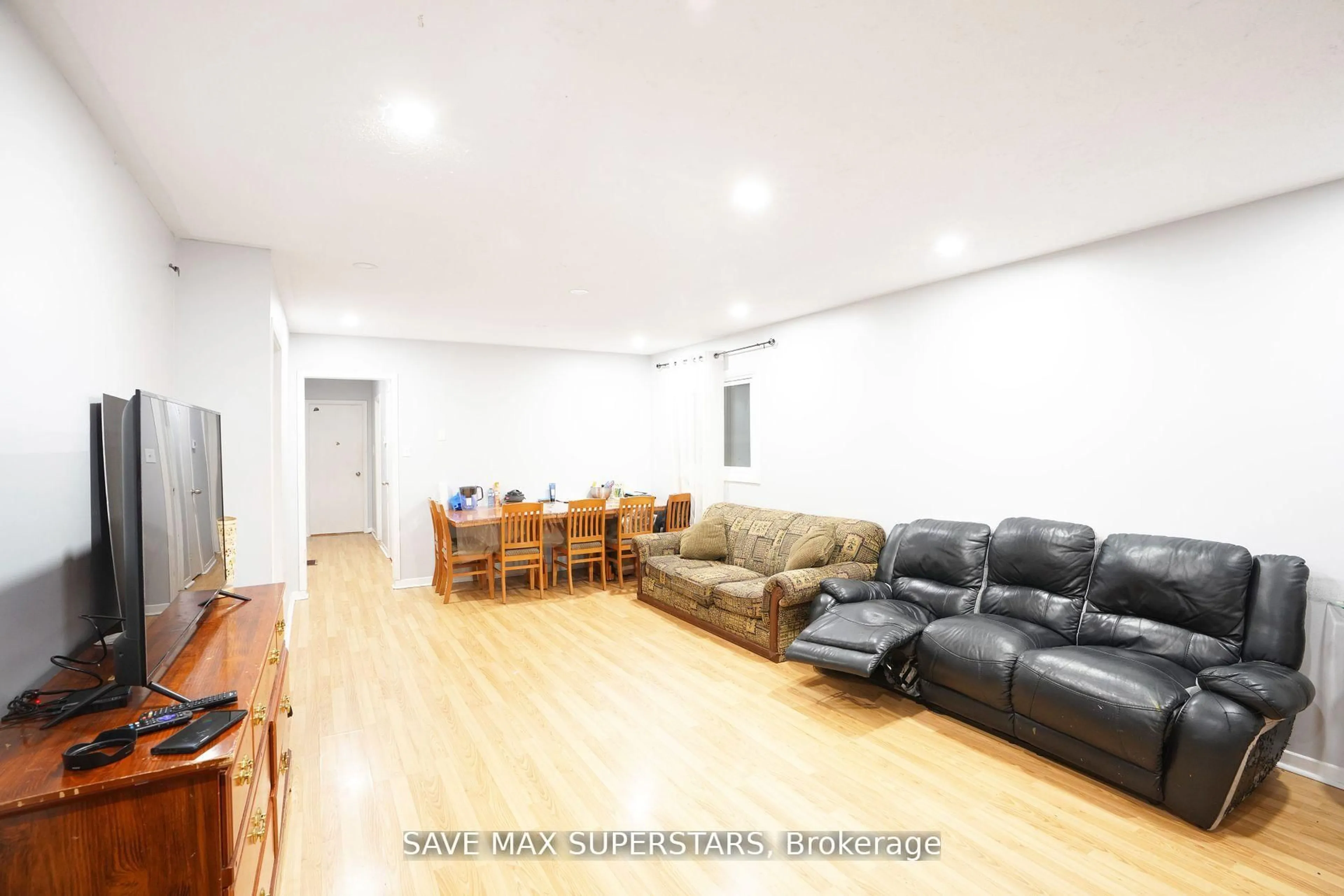 A pic of a room for 96 Wellington St, Barrie Ontario L4M 2C5