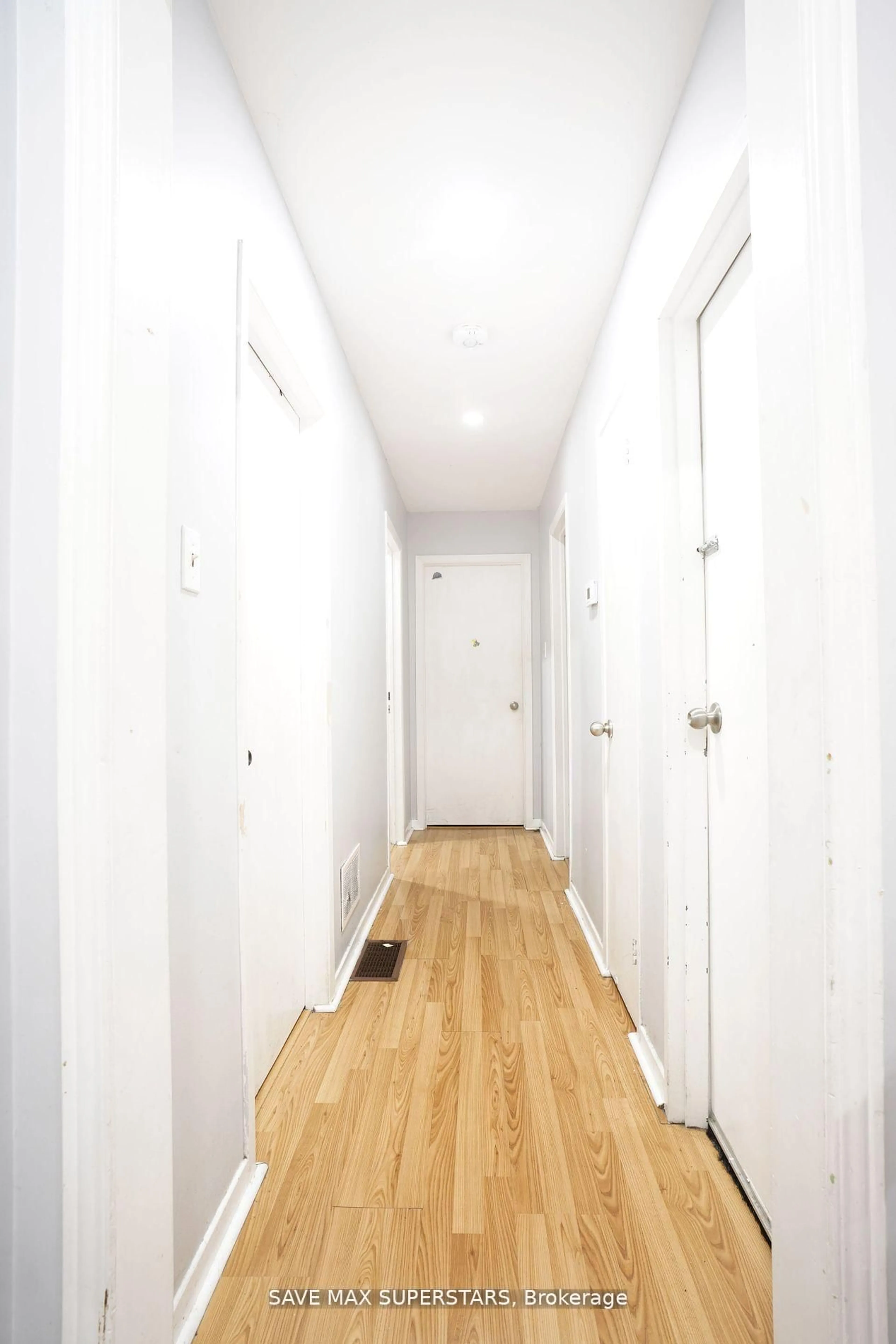 A pic of a room for 96 Wellington St, Barrie Ontario L4M 2C5