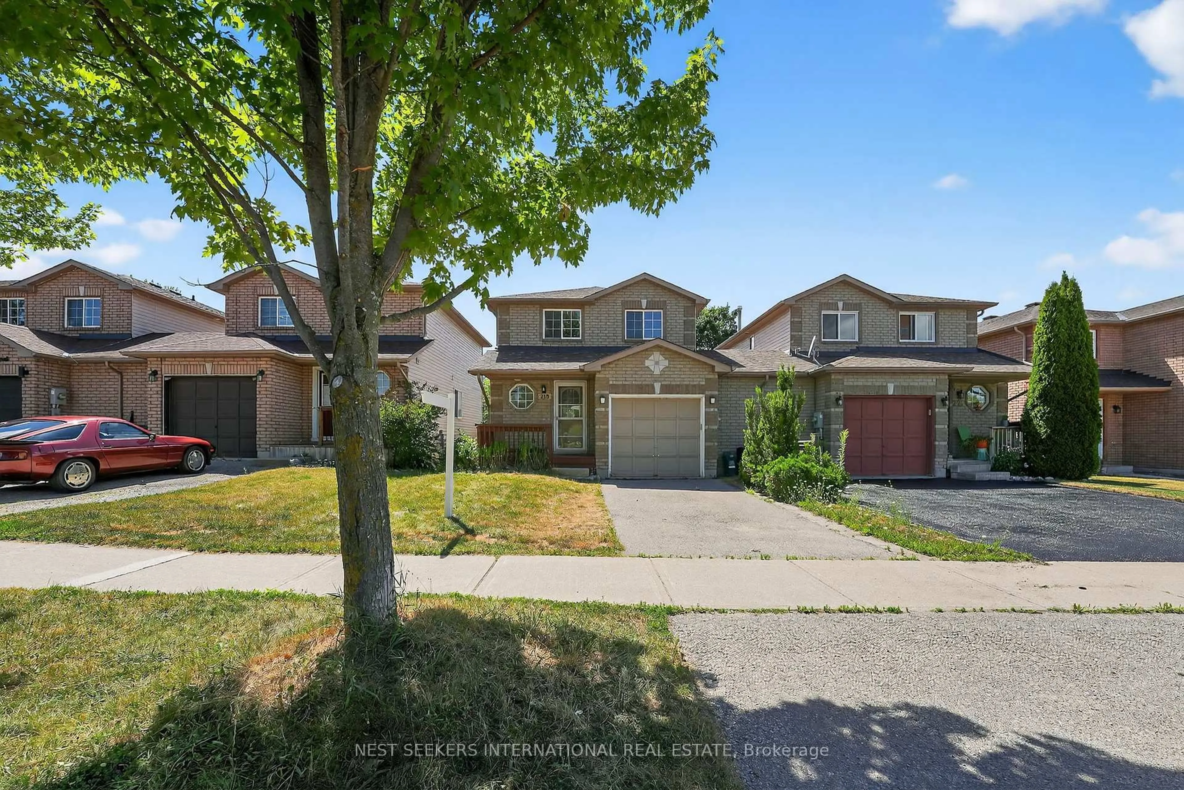 A pic from outside/outdoor area/front of a property/back of a property/a pic from drone, street for 219 Nathan Cres, Barrie Ontario L4N 0S3