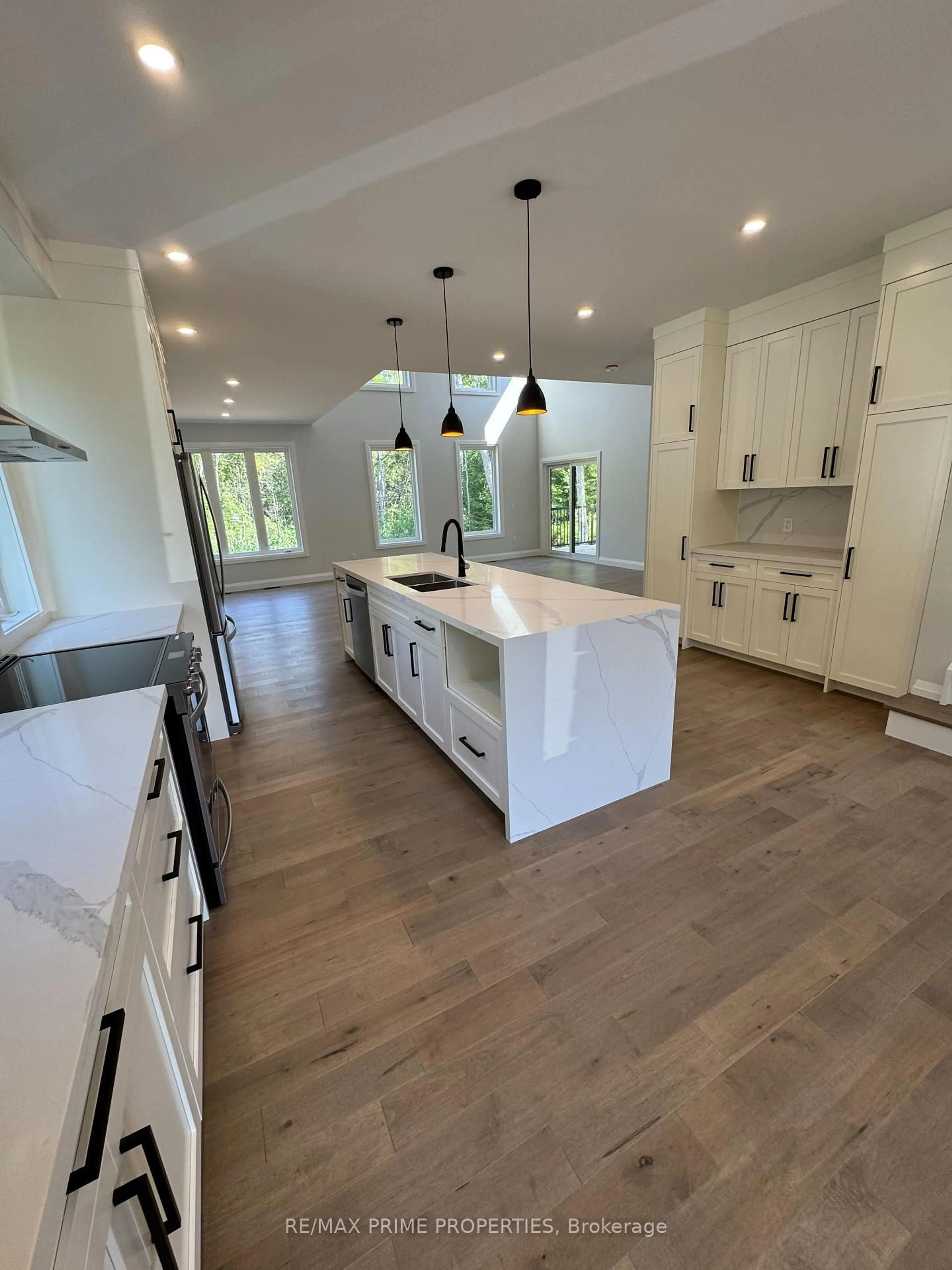 Open concept kitchen, unknown for 118 Valerie Cres, Wasaga Beach Ontario L9Z 2P8