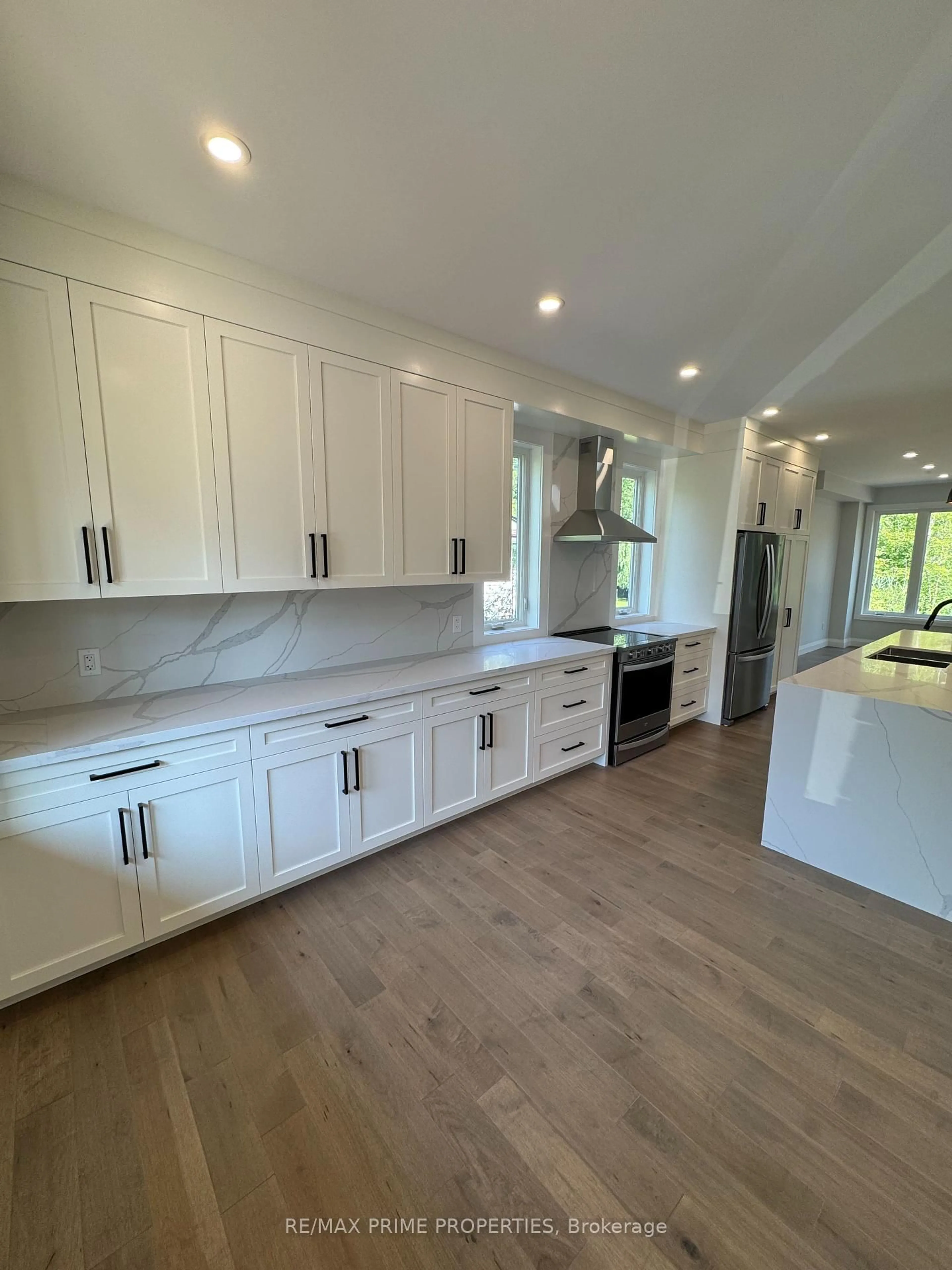 Open concept kitchen, unknown for 118 Valerie Cres, Wasaga Beach Ontario L9Z 2P8