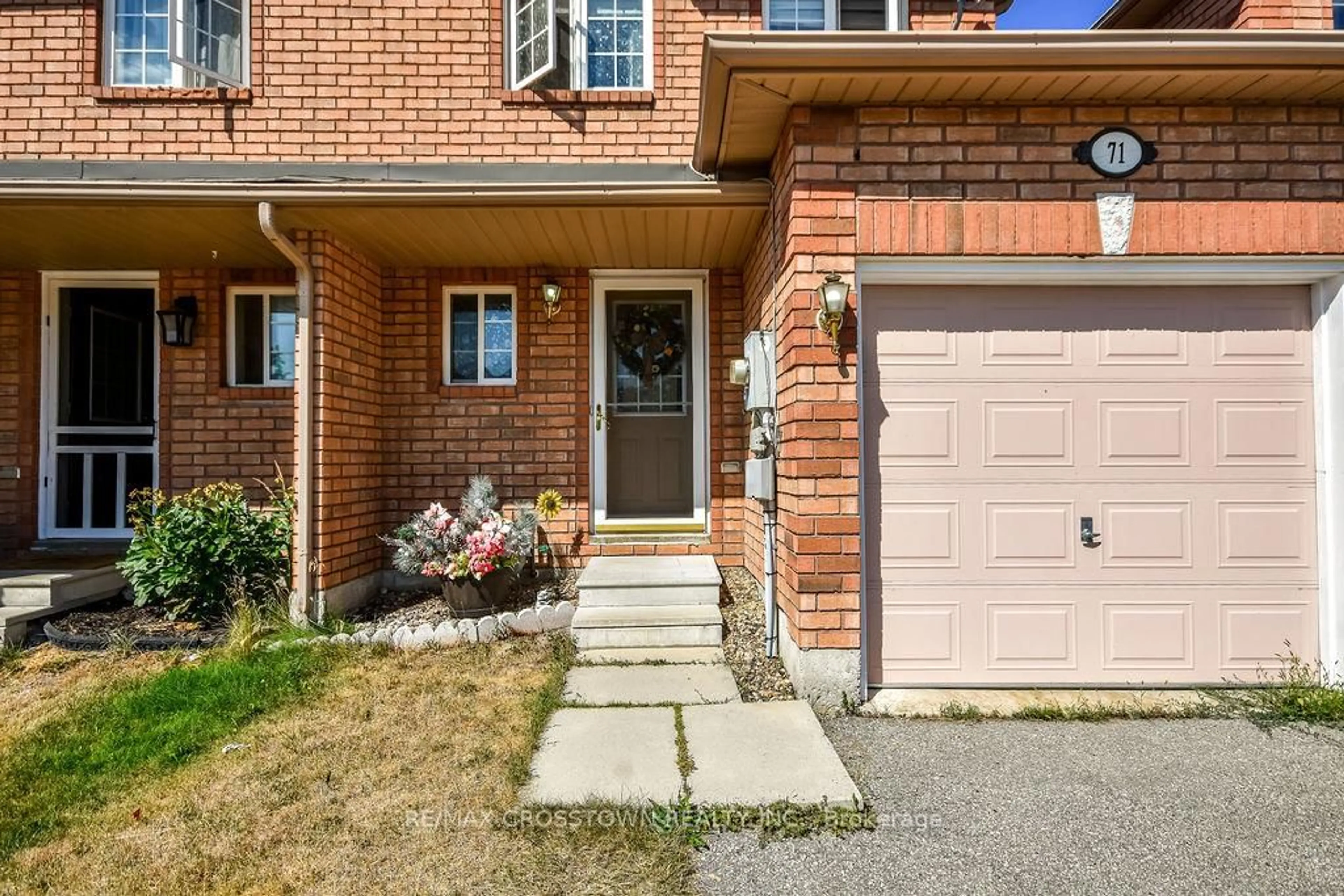 Home with brick exterior material, street for 71 Goodwin Dr, Barrie Ontario L4M 3T1