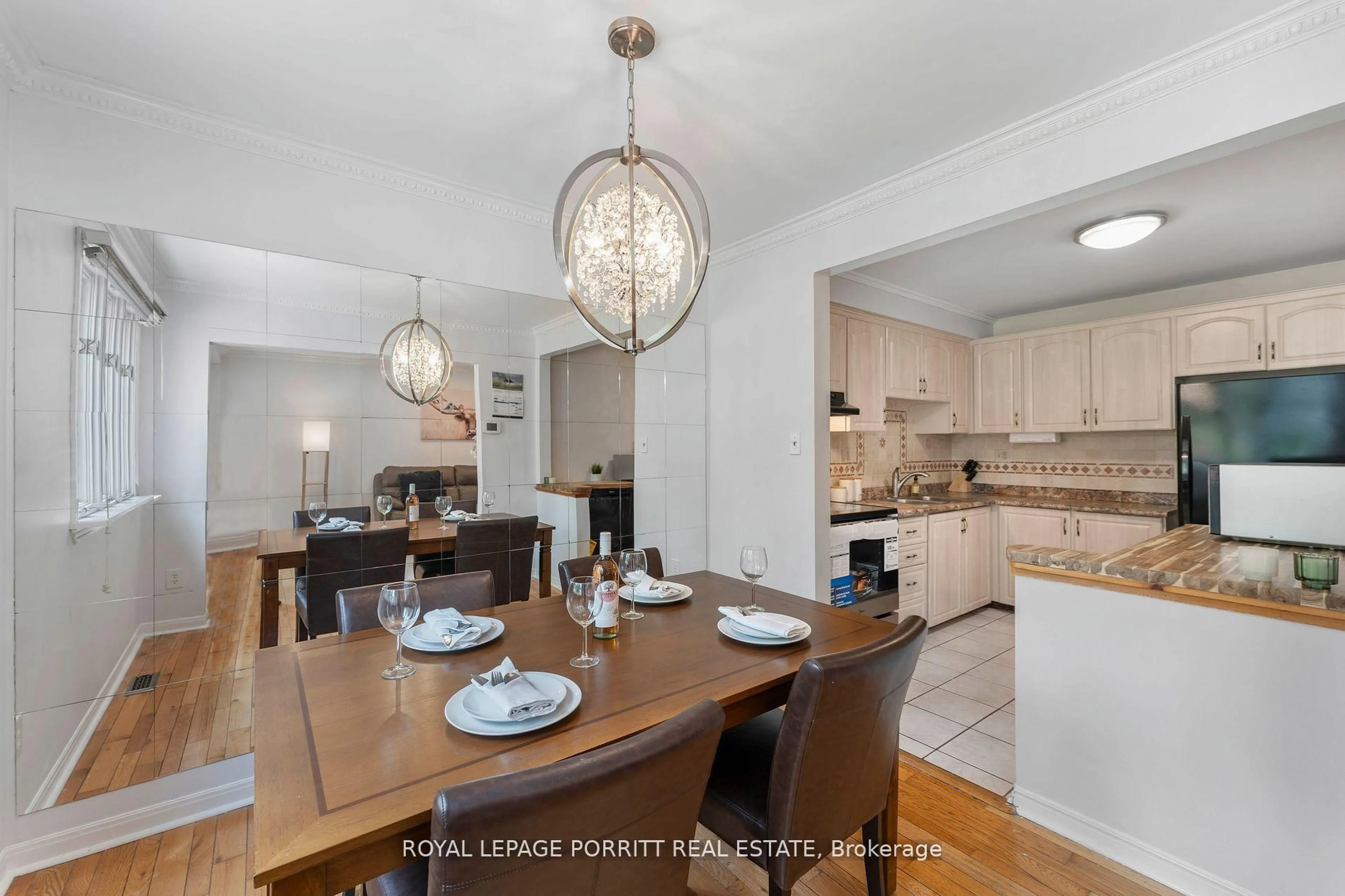 Open concept kitchen, unknown for 32 Chaucer Cres, Barrie Ontario L4N 4T7