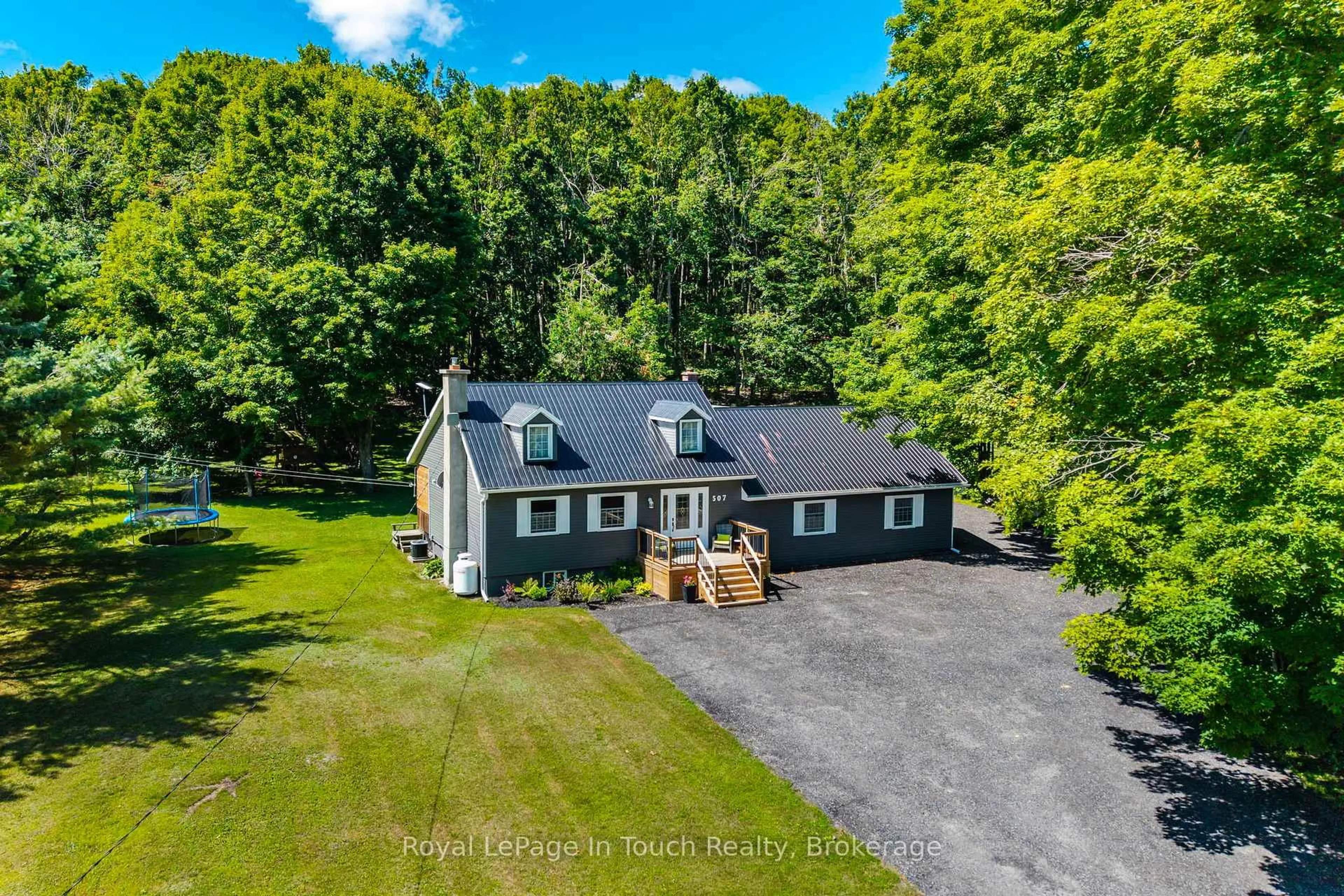 A pic from outside/outdoor area/front of a property/back of a property/a pic from drone, unknown for 507 Lafontaine Rd, Tiny Ontario L9M 0S3