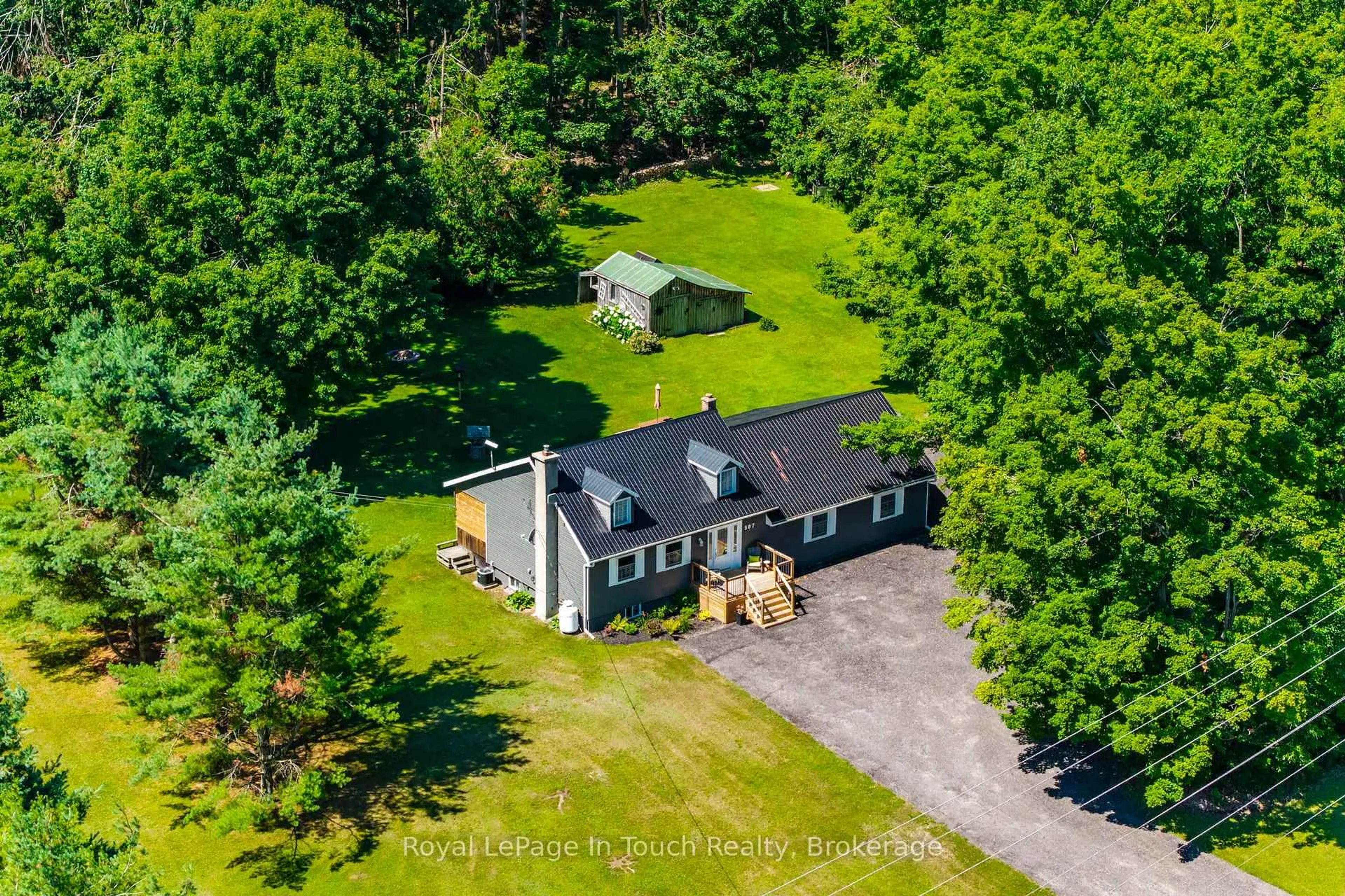 A pic from outside/outdoor area/front of a property/back of a property/a pic from drone, unknown for 507 Lafontaine Rd, Tiny Ontario L9M 0S3