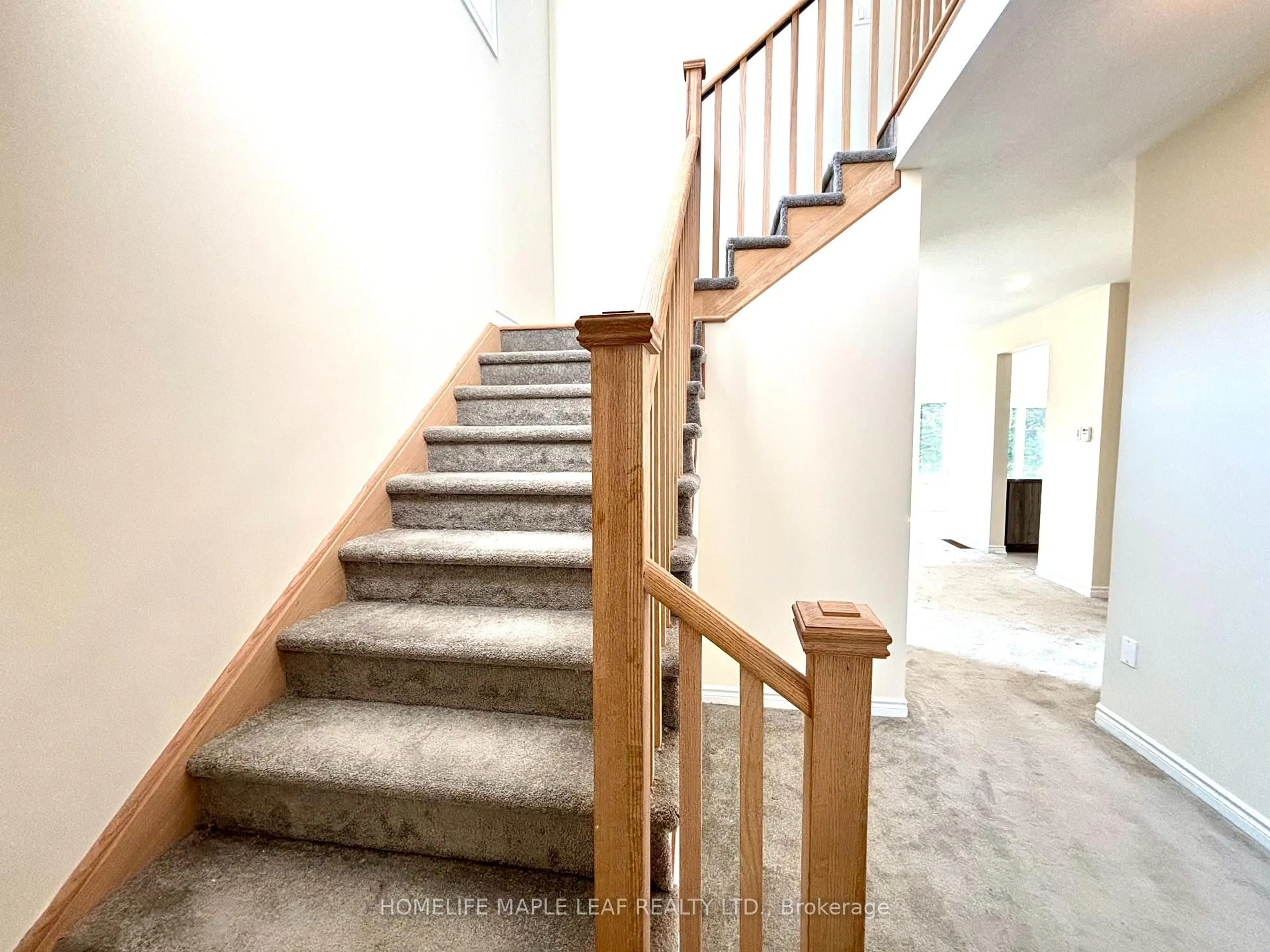Stairs for 41 Atlantis Dr, Orillia Ontario L3V 8L4