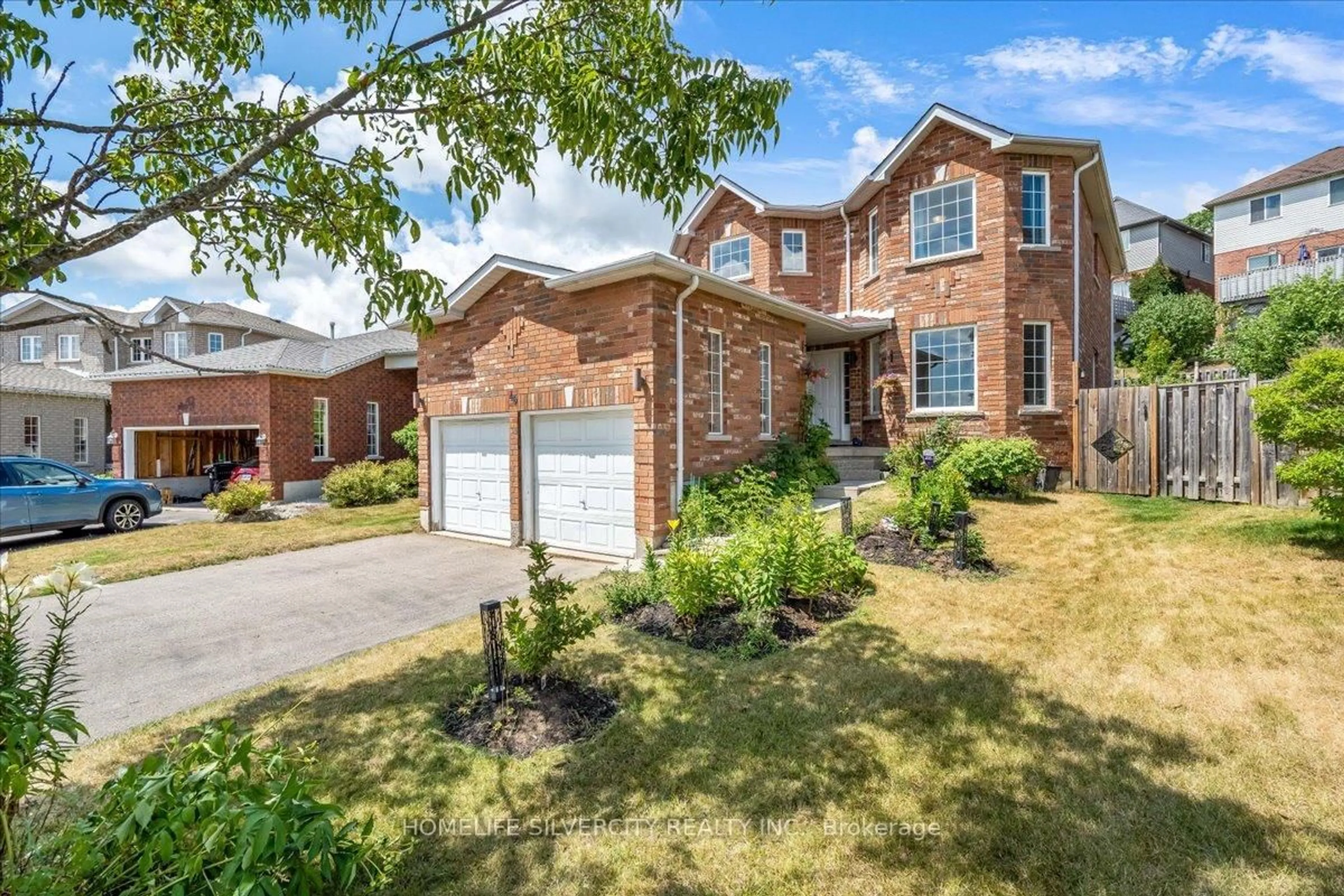 Home with brick exterior material, street for 40 Bird St, Barrie Ontario L4N 0X4