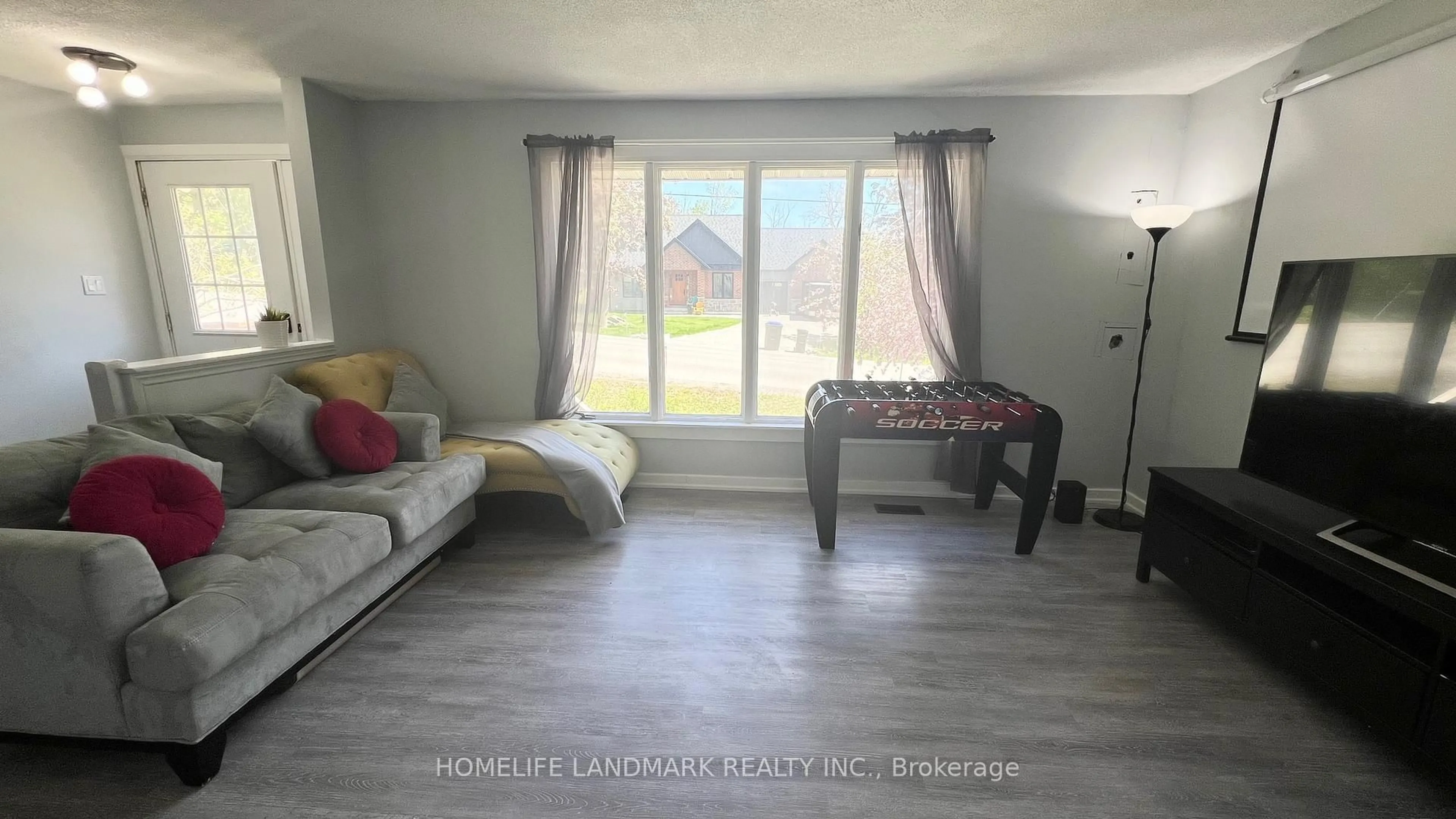 A pic of a room for 688 7th Line, Oro-Medonte Ontario L0L 2E0