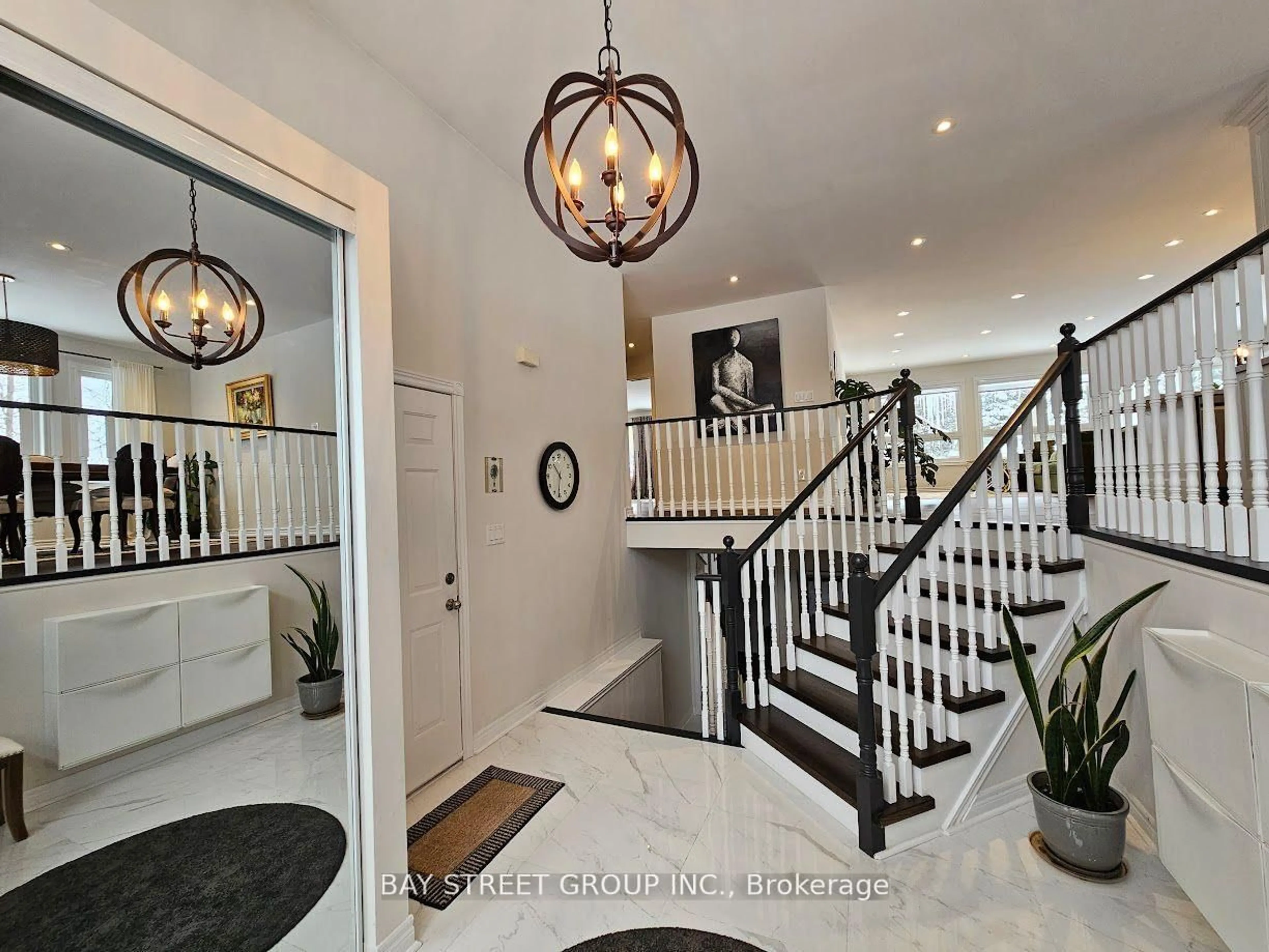 Indoor entryway for 469 Ramblewood Dr, Wasaga Beach Ontario L9Z 1P6