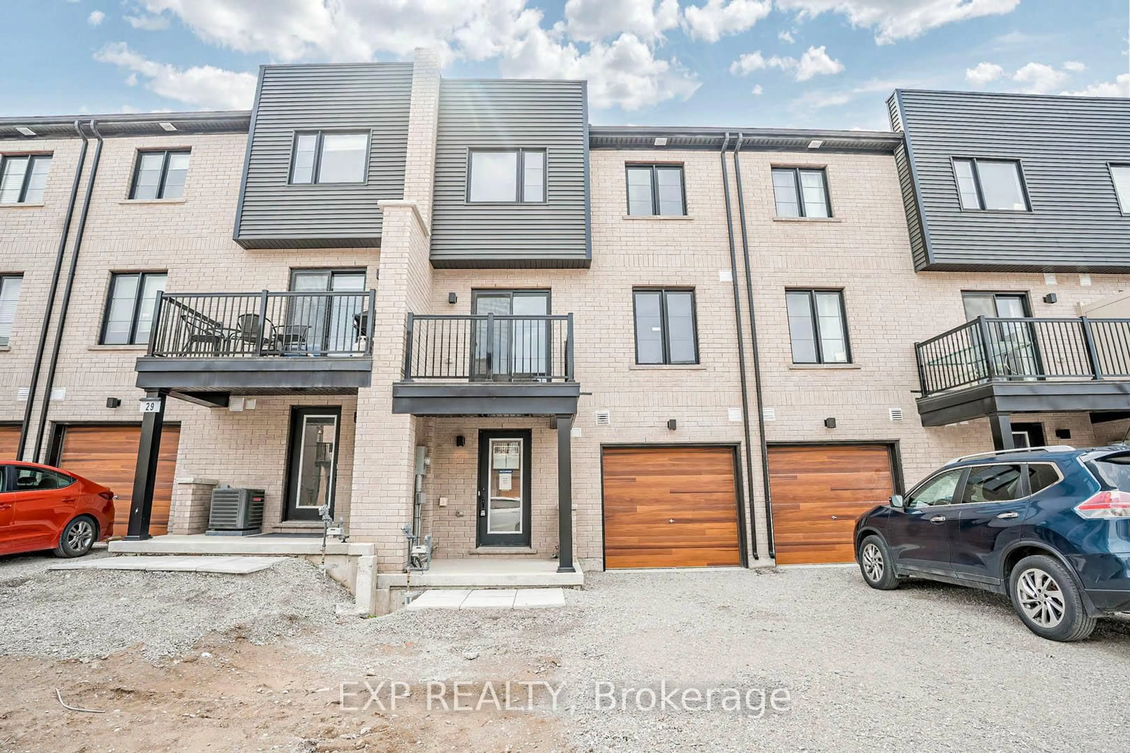 A pic from outside/outdoor area/front of a property/back of a property/a pic from drone, street for 31 Wagon Lane, Barrie Ontario L9J 0C2