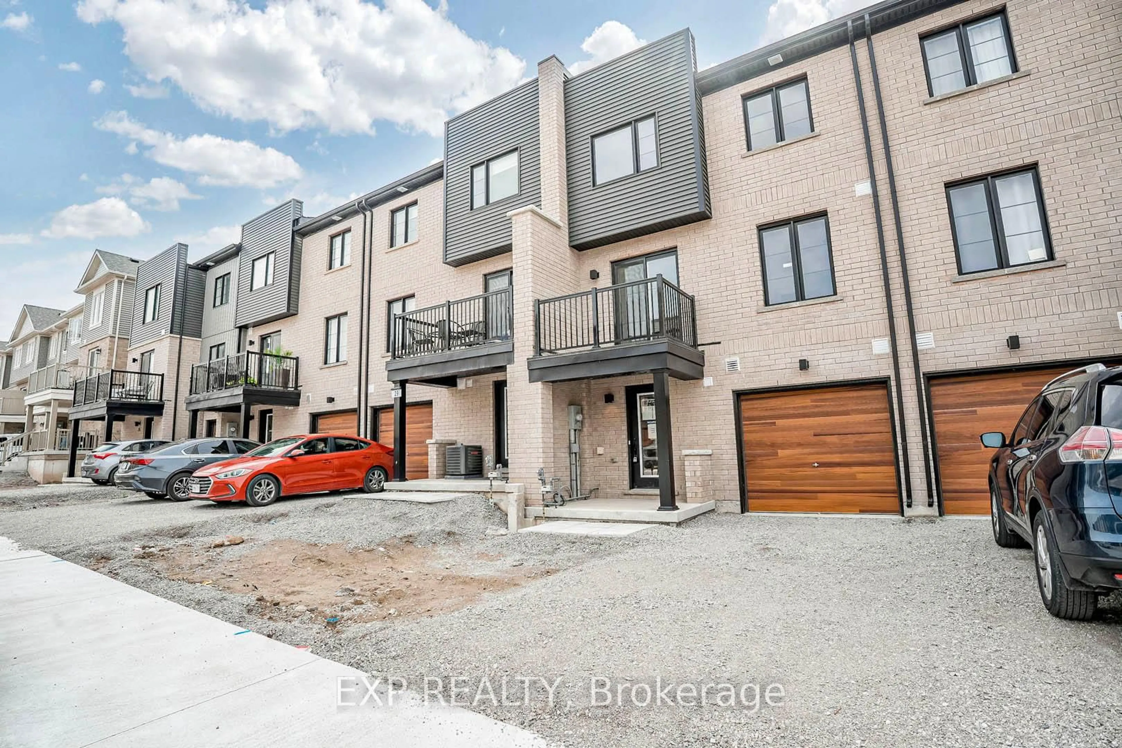 A pic from outside/outdoor area/front of a property/back of a property/a pic from drone, street for 31 Wagon Lane, Barrie Ontario L9J 0C2