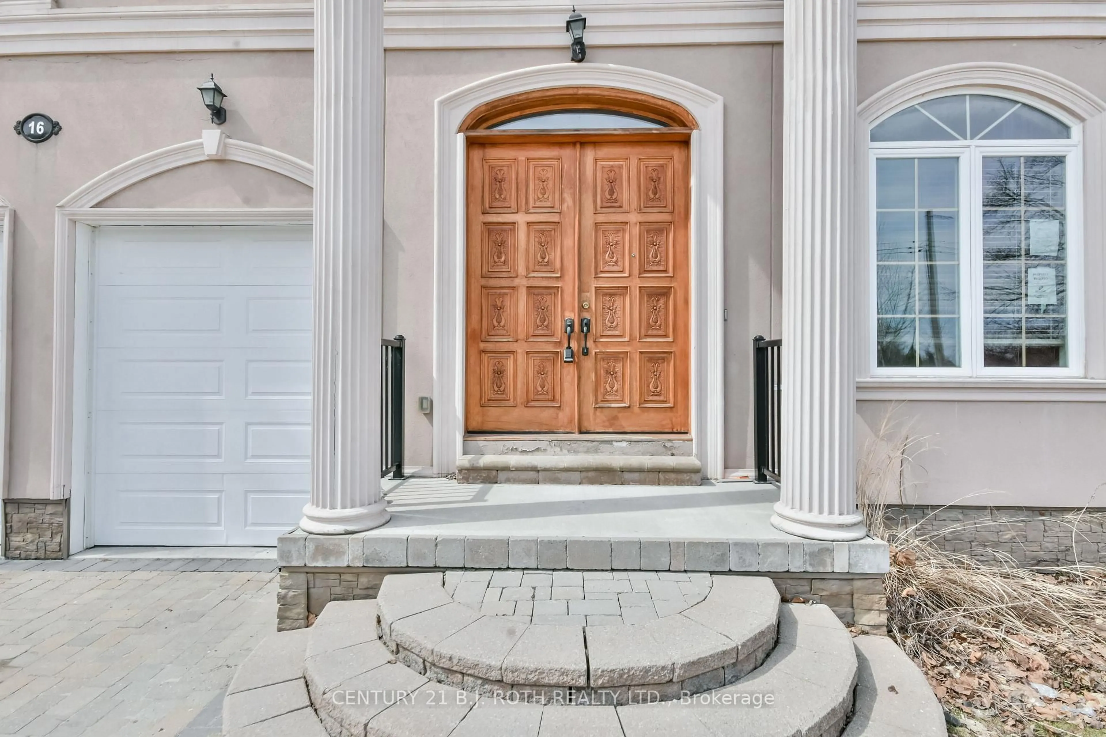 Indoor entryway for 16 GRAY Lane, Barrie Ontario L4N 7T1