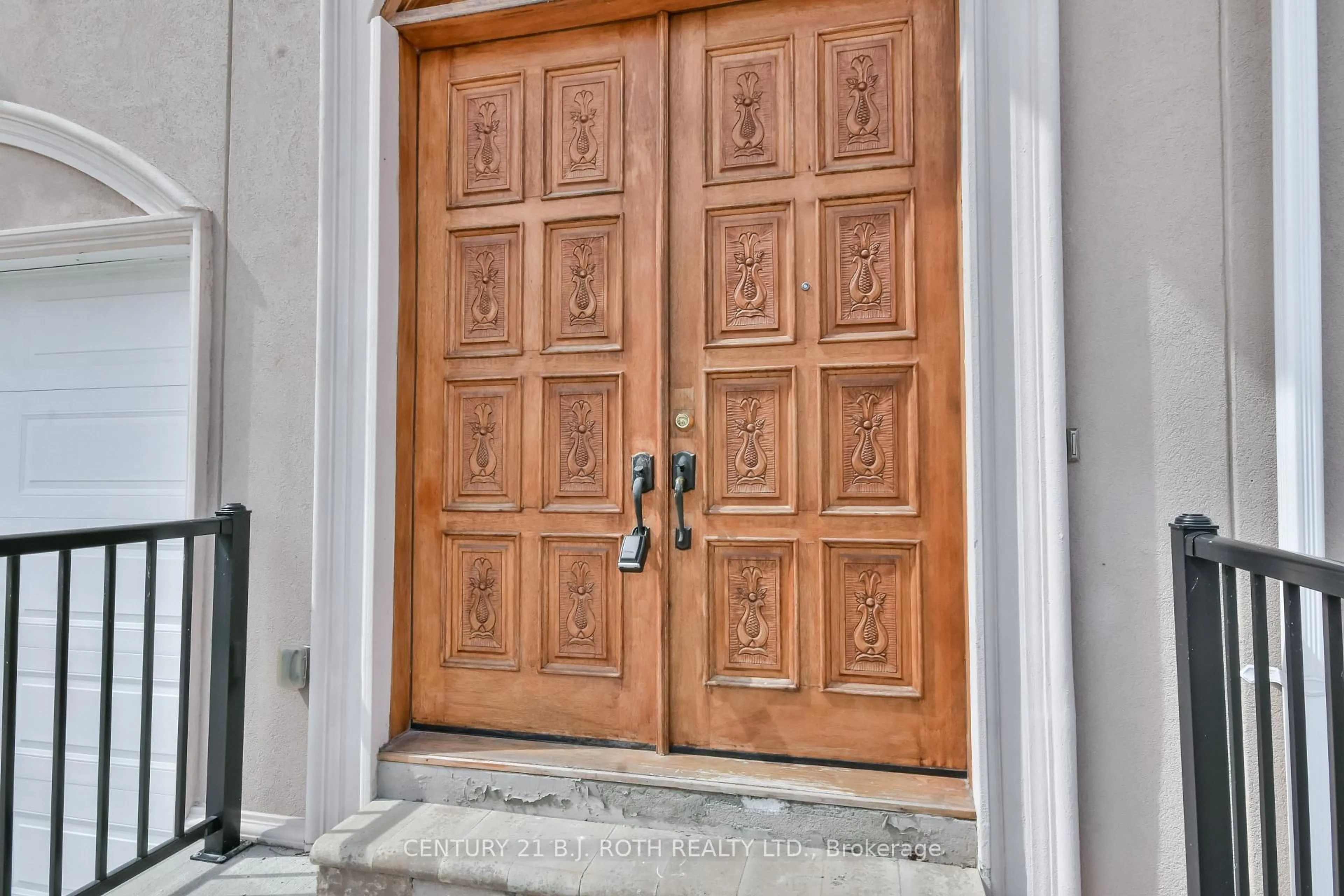 Indoor entryway for 16 GRAY Lane, Barrie Ontario L4N 7T1