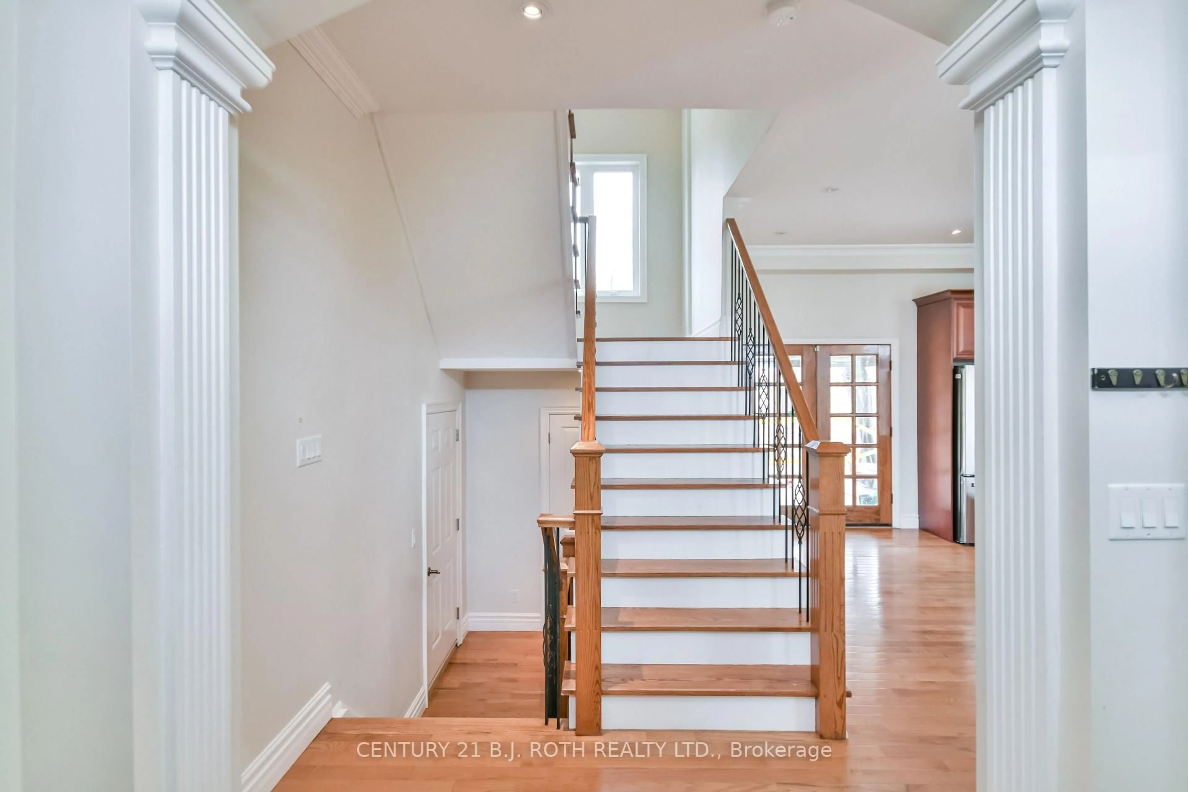 Unknown for 16 GRAY Lane, Barrie Ontario L4N 7T1