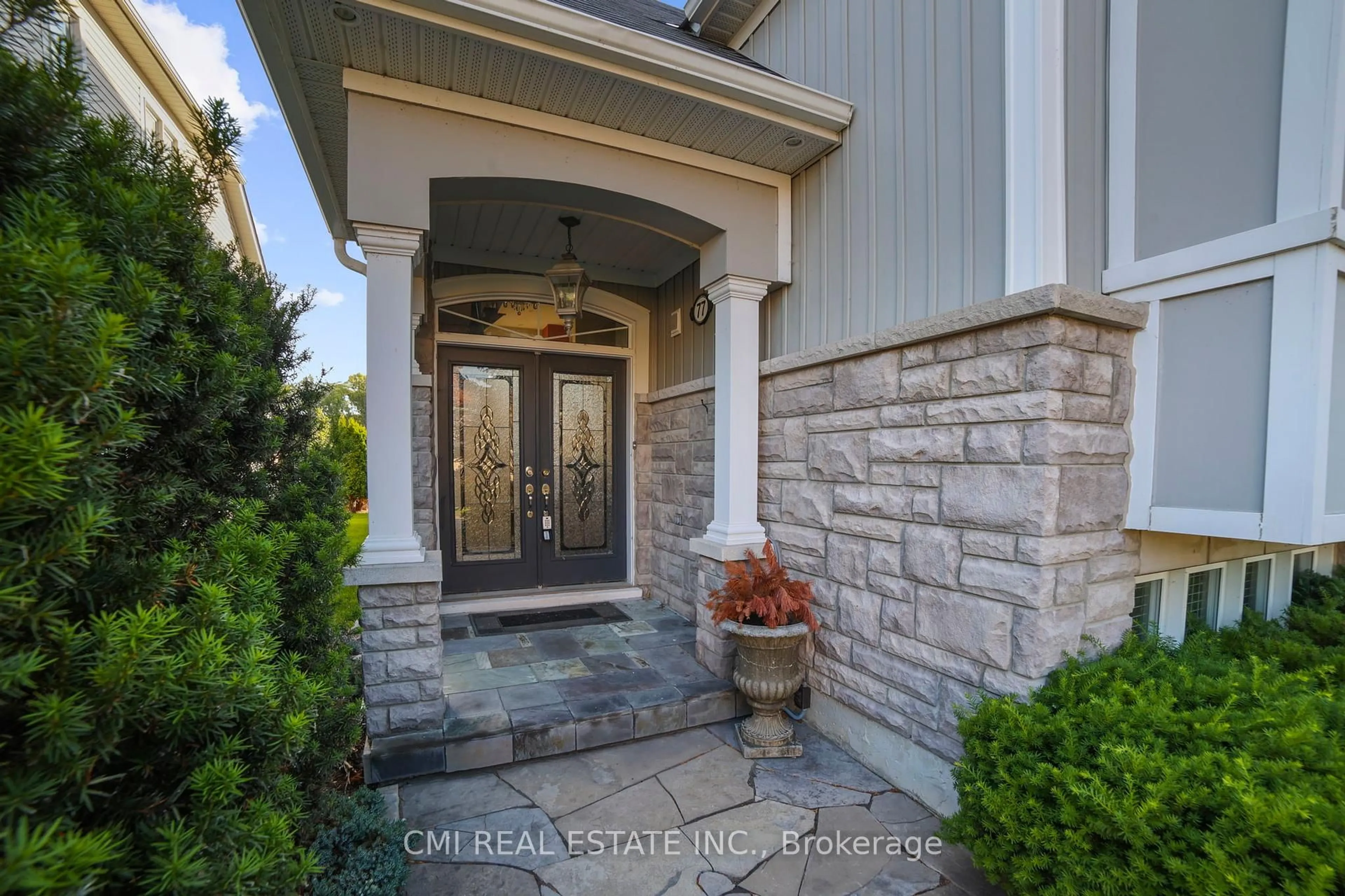 Indoor entryway for 77 Waterview Rd, Wasaga Beach Ontario L9Z 0E9