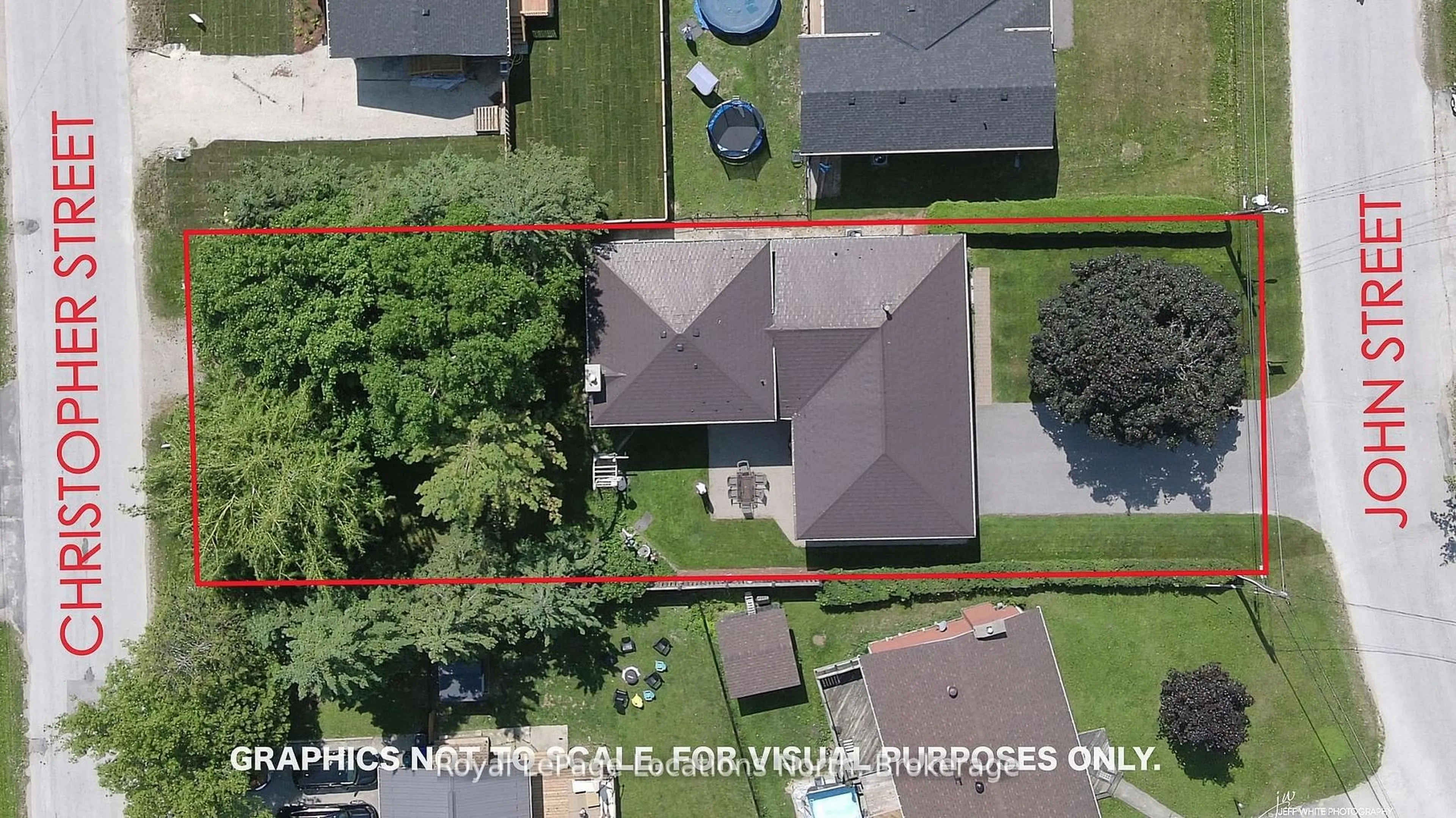 A pic from outside/outdoor area/front of a property/back of a property/a pic from drone, street for 221 John St, Clearview Ontario L0M 1S0