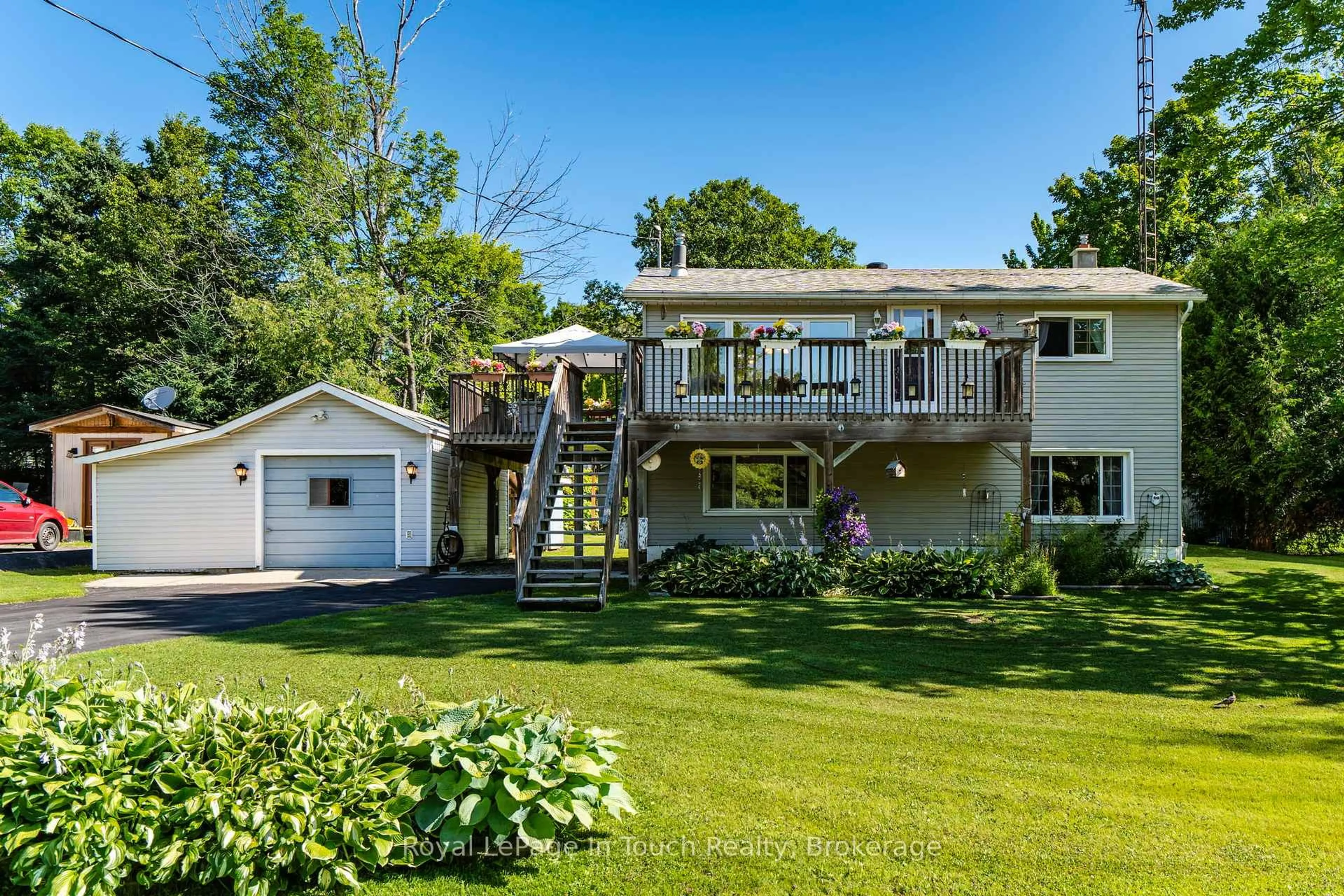 A pic from outside/outdoor area/front of a property/back of a property/a pic from drone, unknown for 18 Sarna Dr, Tiny Ontario L9M 0B3