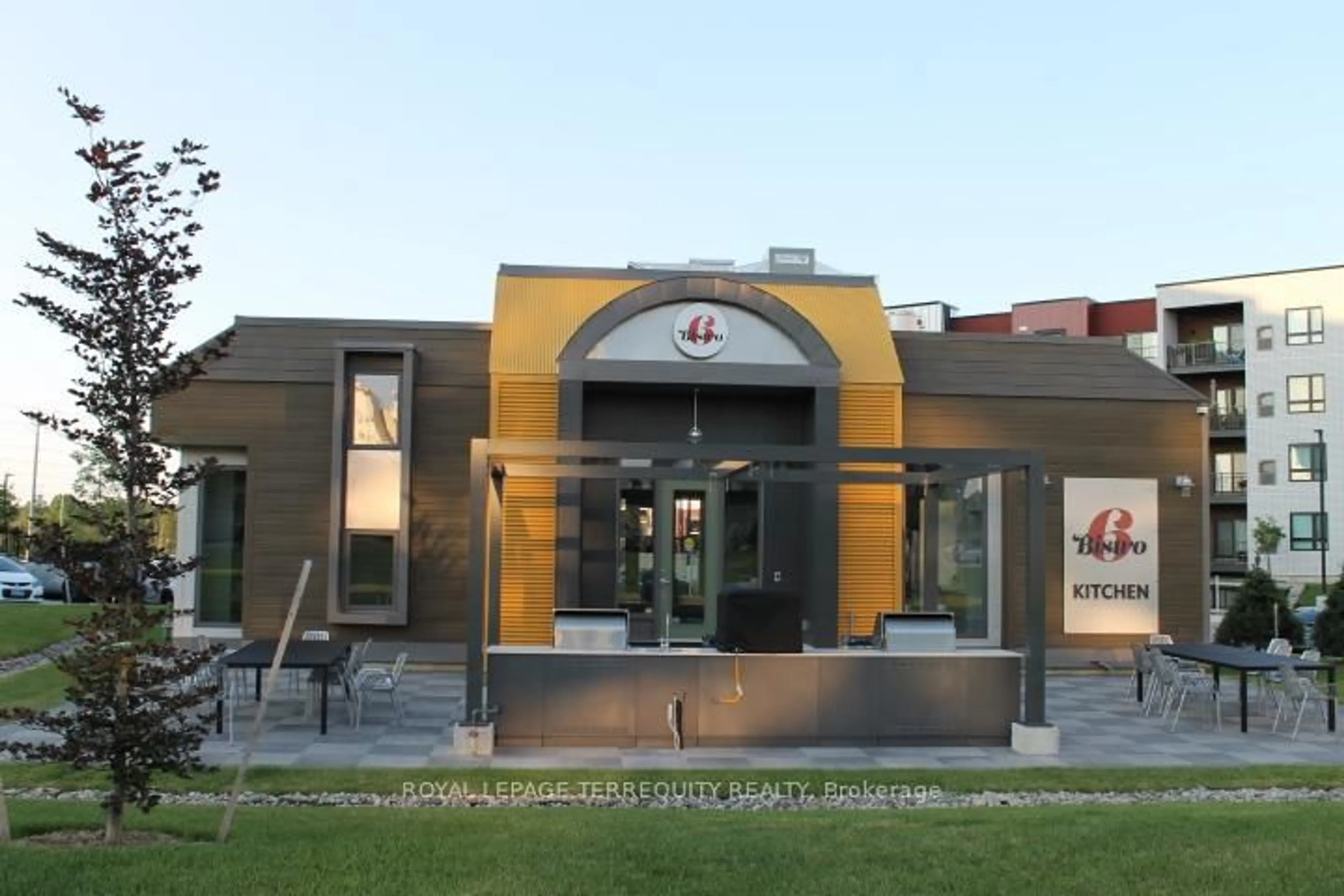 Indoor foyer for 6 Spice Way #102, Barrie Ontario L9J 0J9