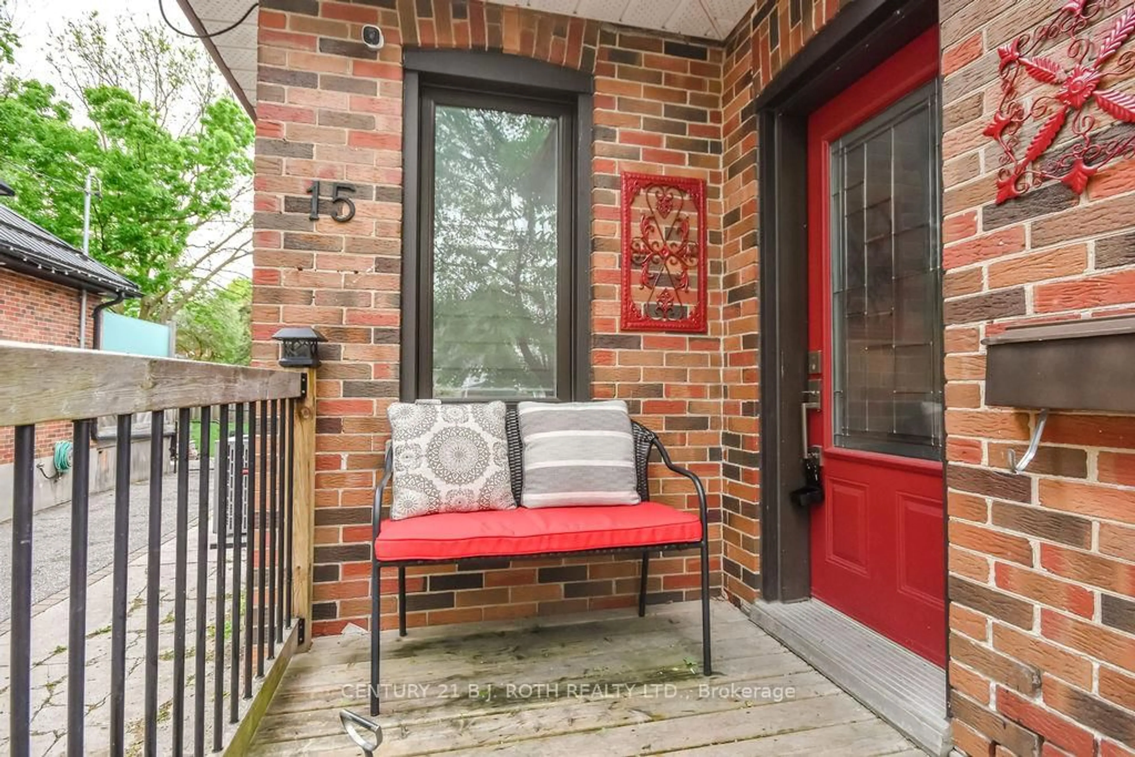 Unknown for 15 Thomson St, Barrie Ontario L4N 1X4