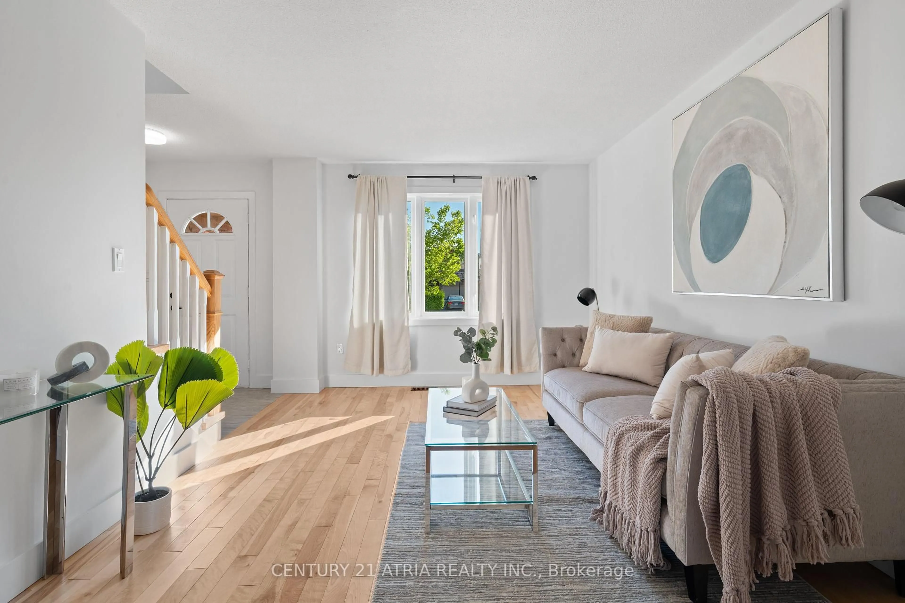 Living room with furniture, unknown for 15 Dykstra Dr, Barrie Ontario L4N 0E2