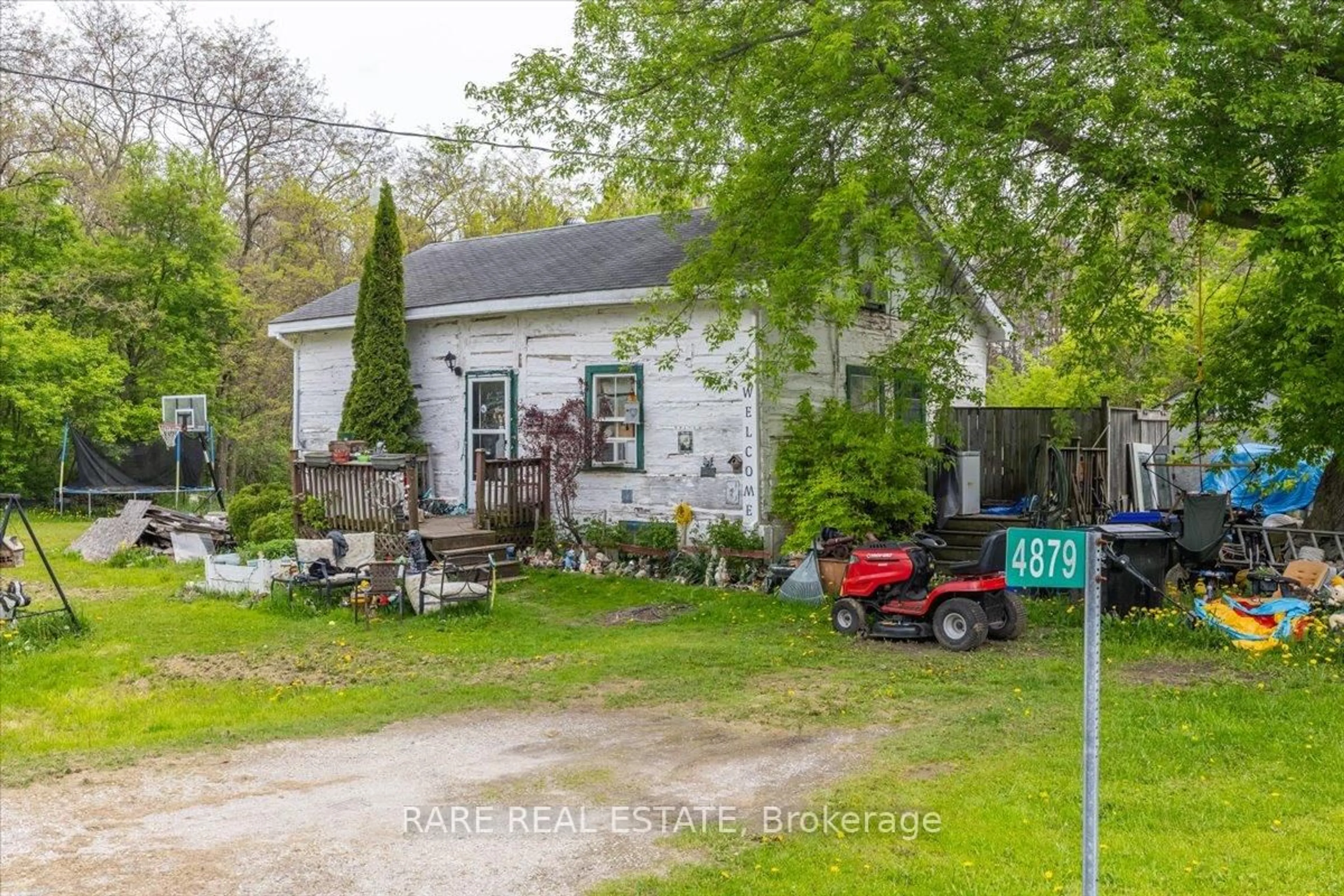 Patio, street for 4879 SUNNIDALE CON. 2 Rd, Clearview Ontario L0M 1N0