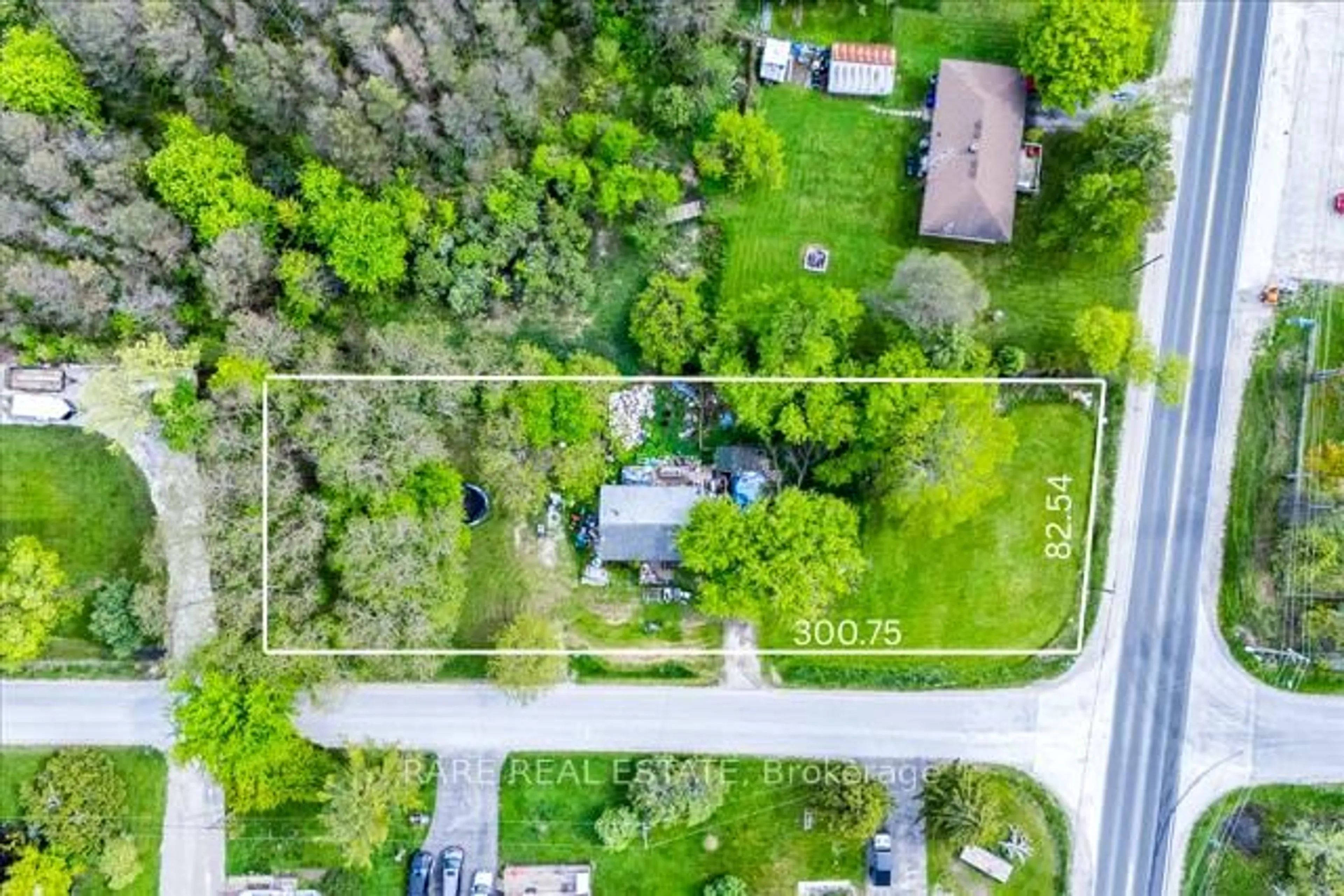 A pic from outside/outdoor area/front of a property/back of a property/a pic from drone, street for 4879 SUNNIDALE CON. 2 Rd, Clearview Ontario L0M 1N0