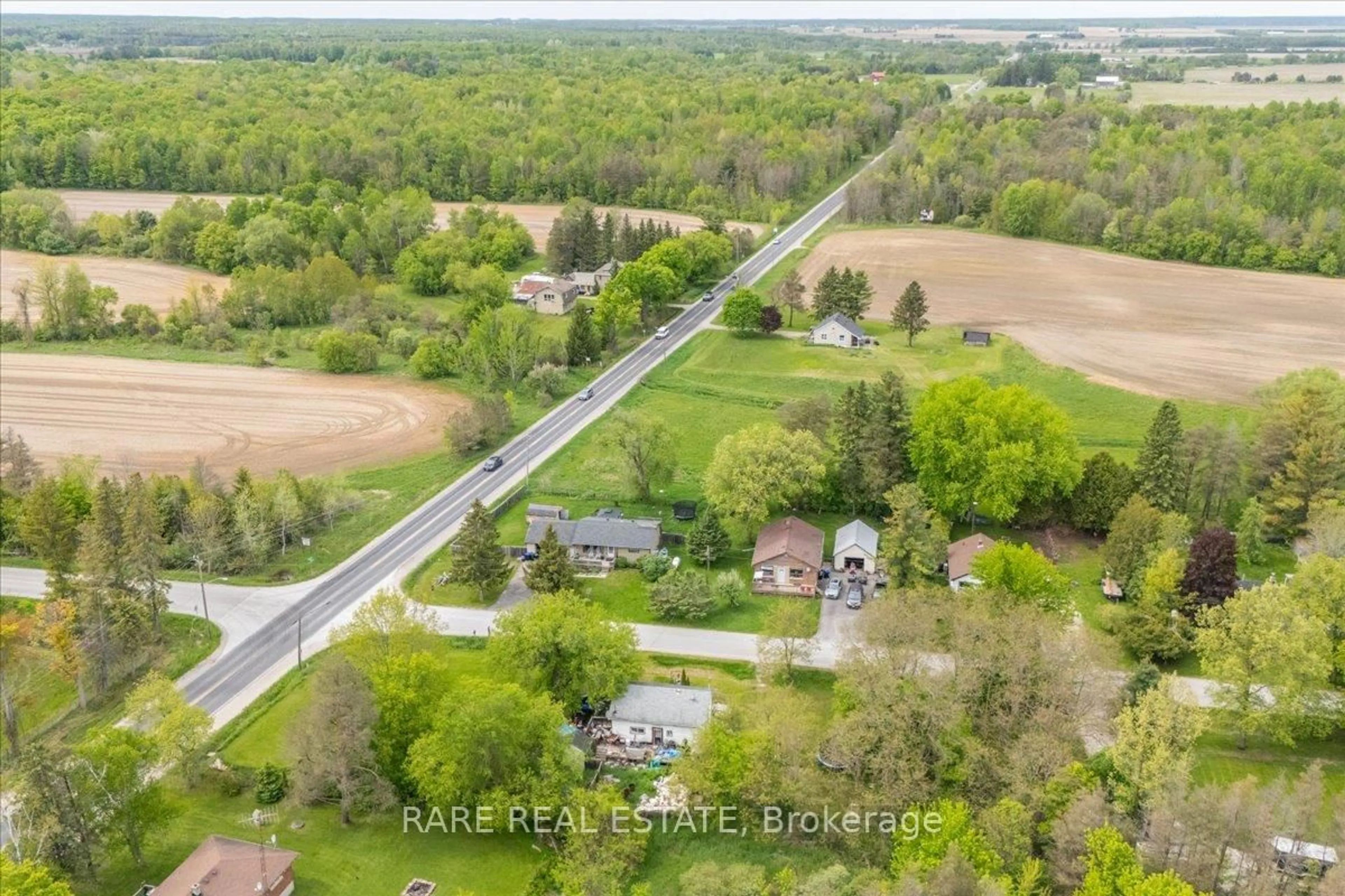 A pic from outside/outdoor area/front of a property/back of a property/a pic from drone, street for 4879 SUNNIDALE CON. 2 Rd, Clearview Ontario L0M 1N0