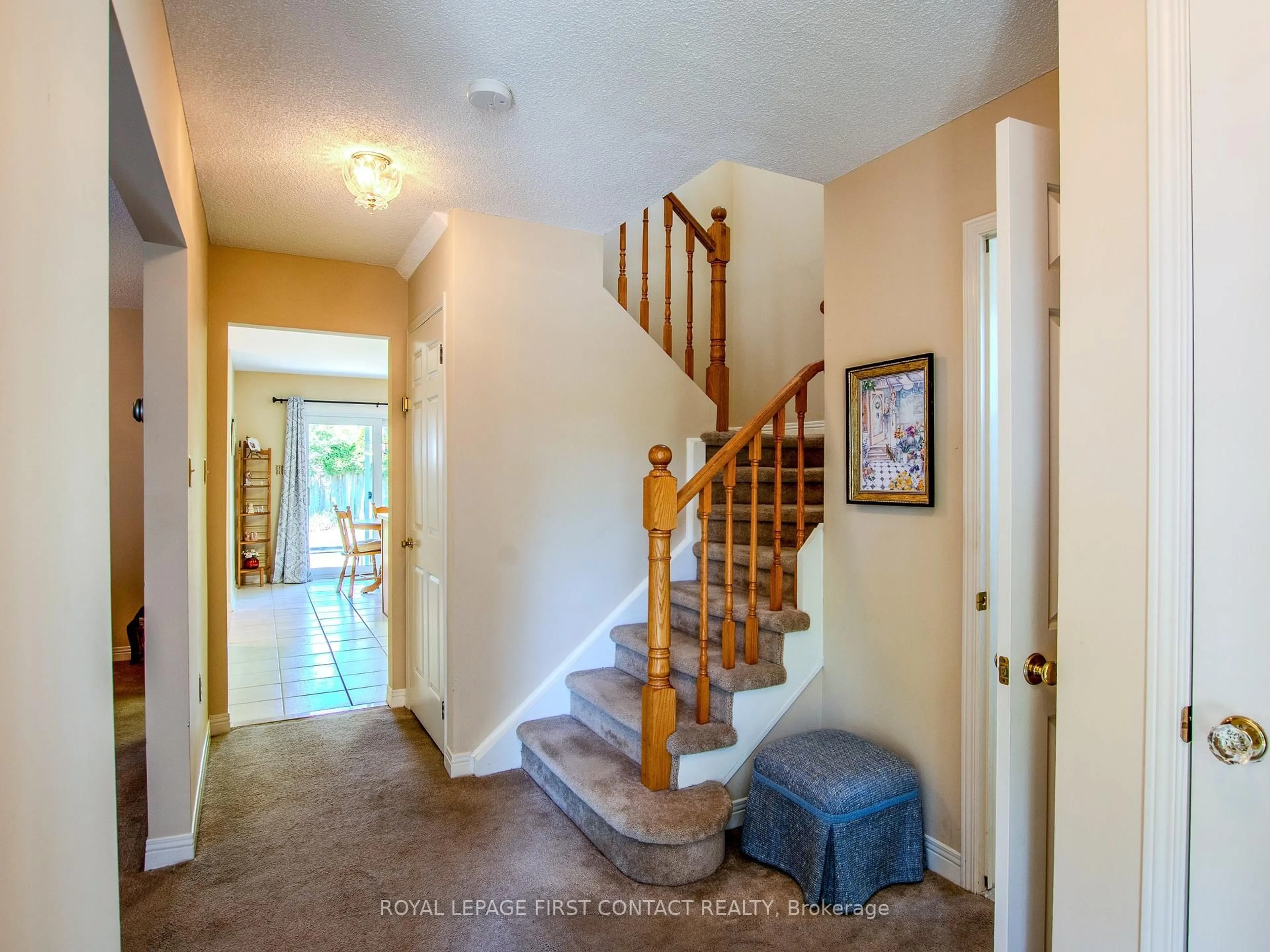 Indoor foyer for 14 Carr Dr, Barrie Ontario L4N 6N3