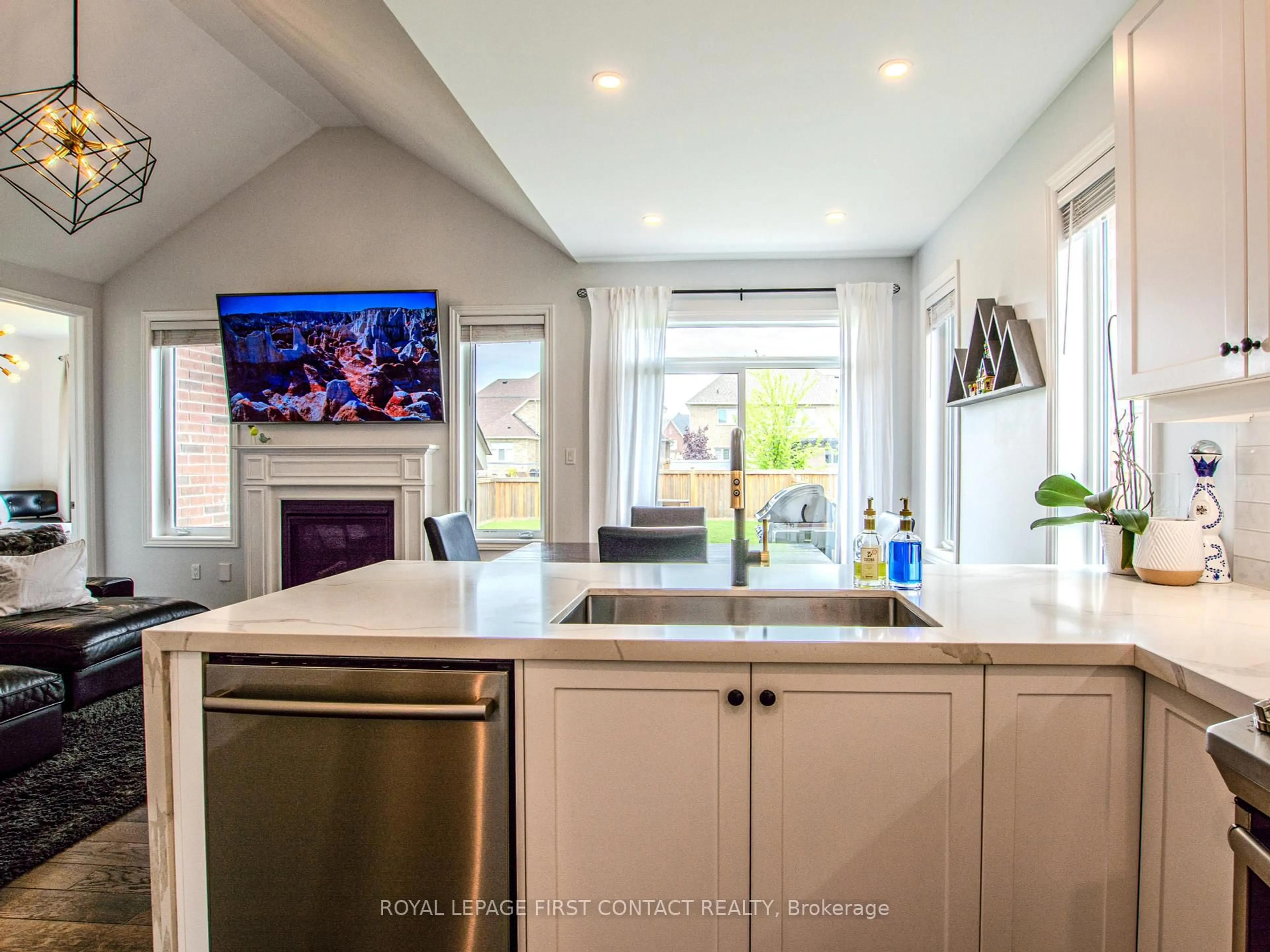 Open concept kitchen, ceramic/tile floor for 22 Oliver's Mill Rd, Springwater Ontario L9X 0S8