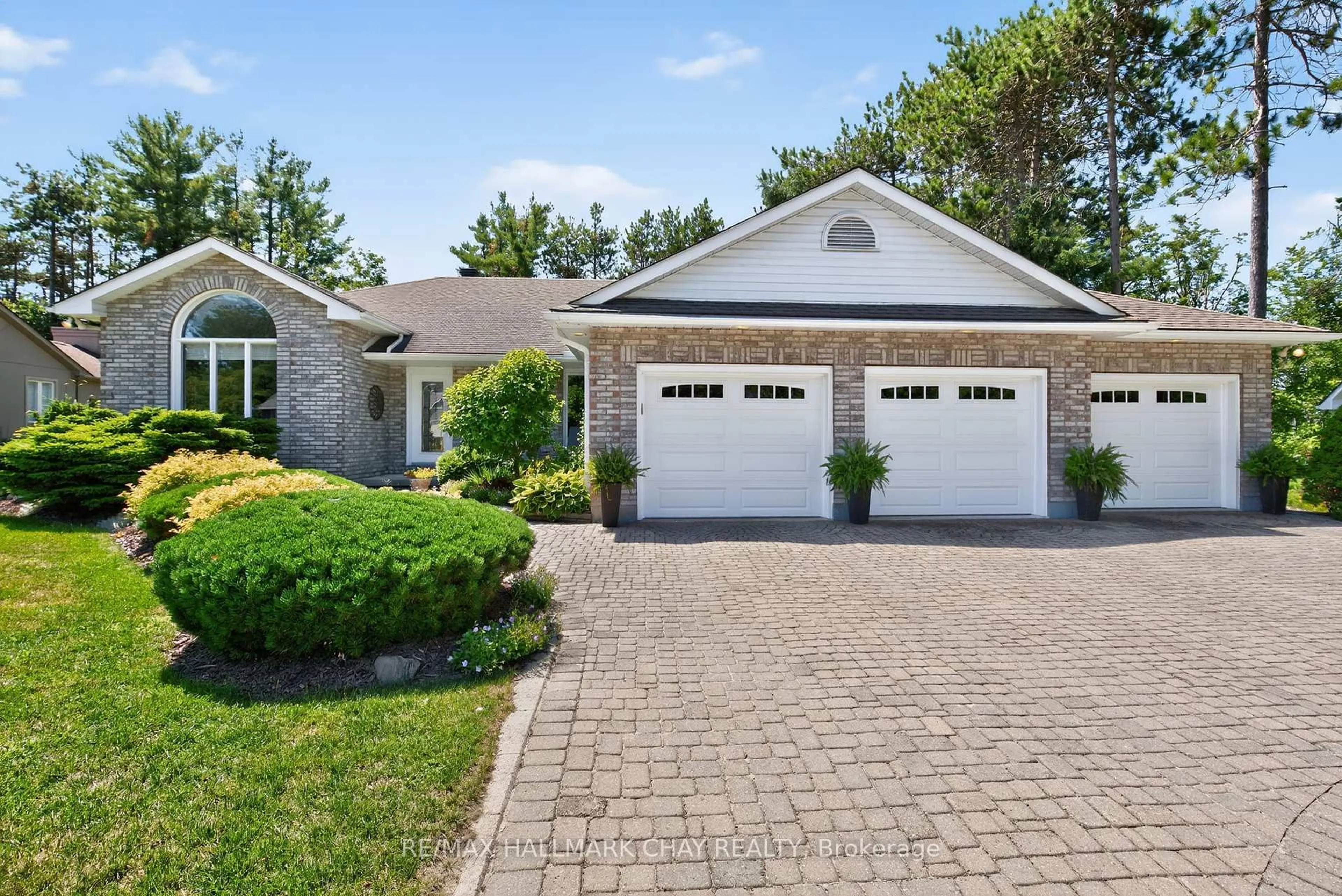 Home with brick exterior material, street for 49 Fairway Crt, Oro-Medonte Ontario L0L 2L0