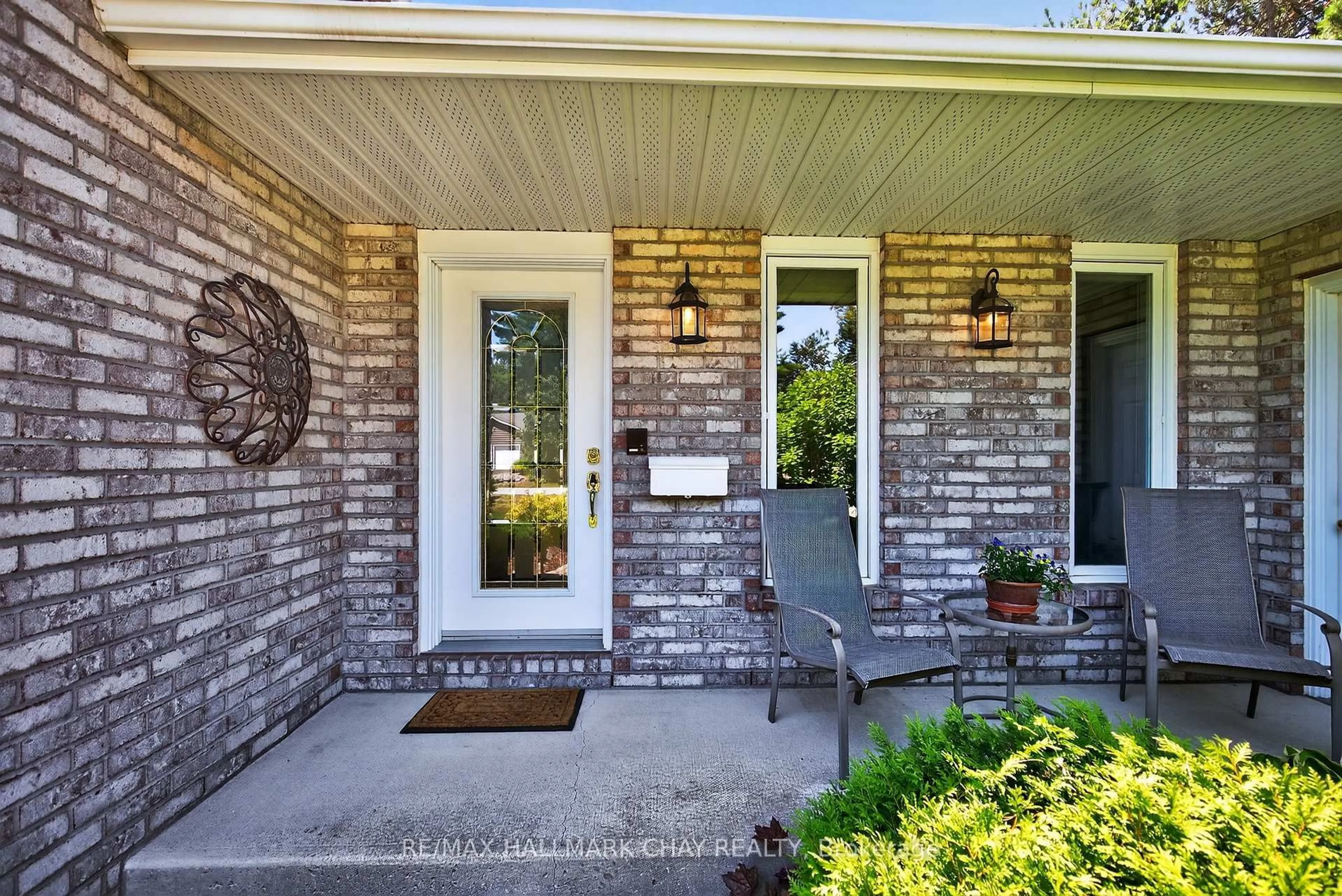 Home with brick exterior material, street for 49 Fairway Crt, Oro-Medonte Ontario L0L 2L0