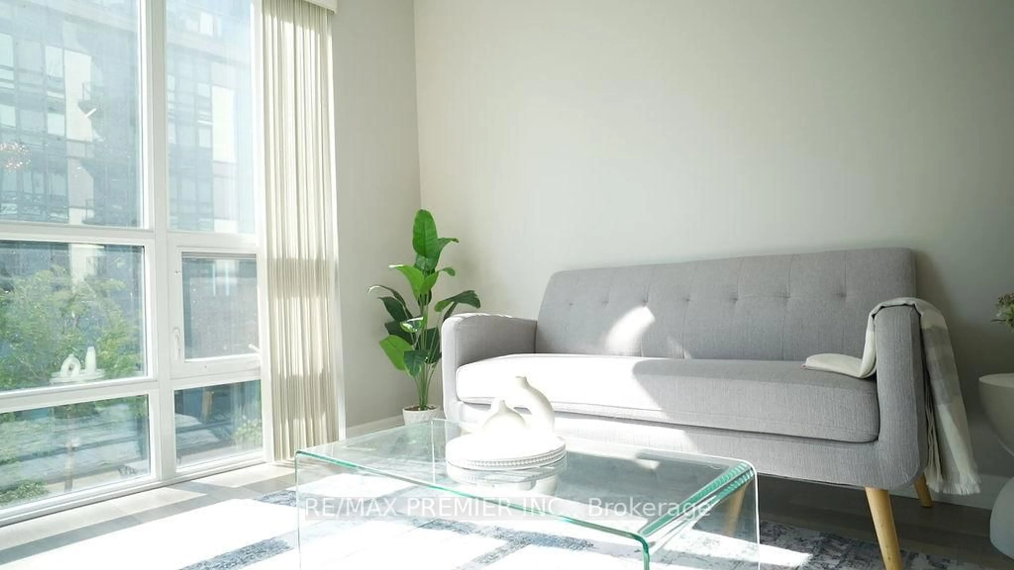 Living room with furniture, unknown for 111 Worsley St, Barrie Ontario L4M 0J5