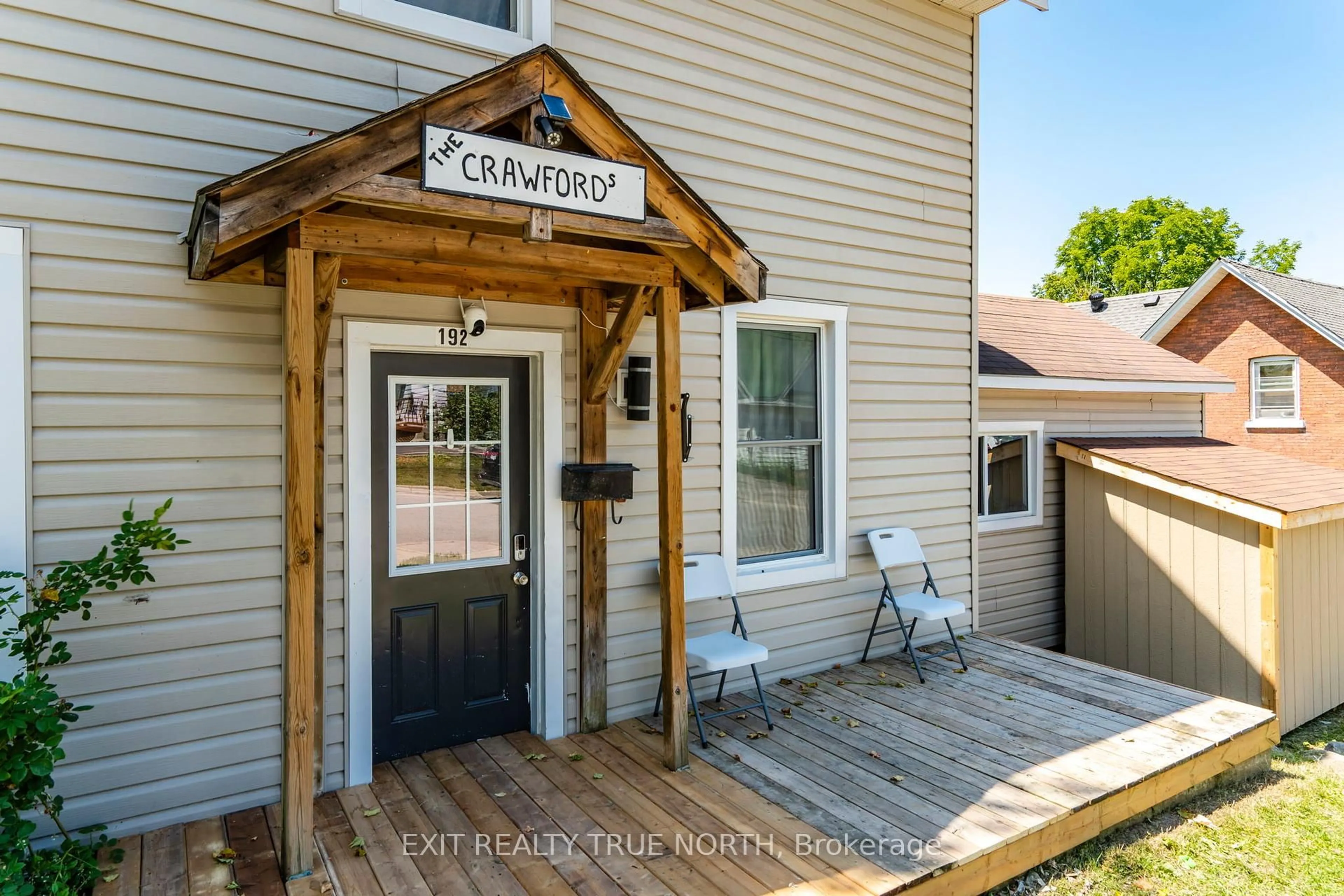 Indoor entryway for 192 Manly St, Midland Ontario L4R 3C2