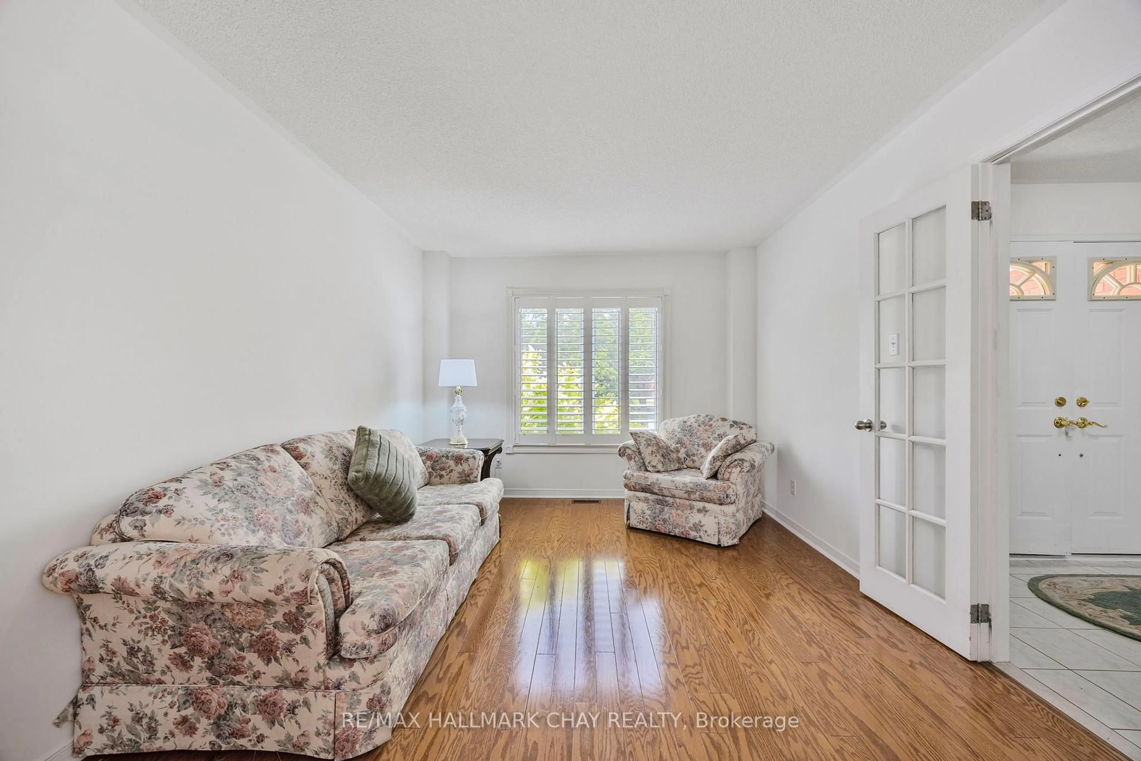 Living room with furniture, unknown for 132 James St, Barrie Ontario L4N 6X9