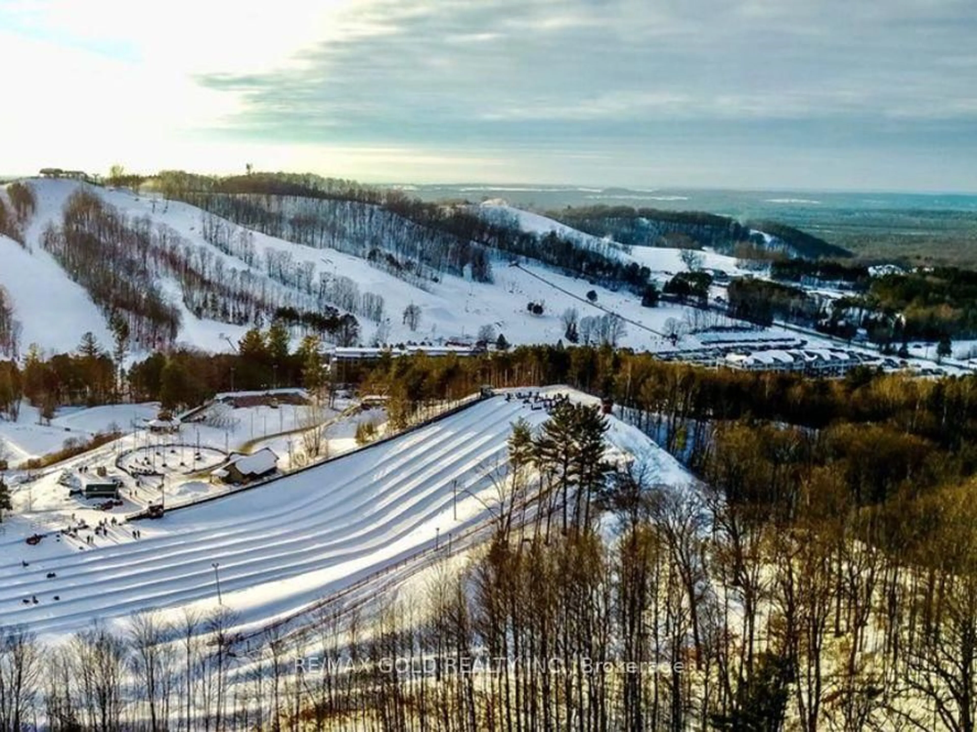 A pic from outside/outdoor area/front of a property/back of a property/a pic from drone, mountain view for Lot#33 Pearsall Pl, Oro-Medonte Ontario L0L 2L0