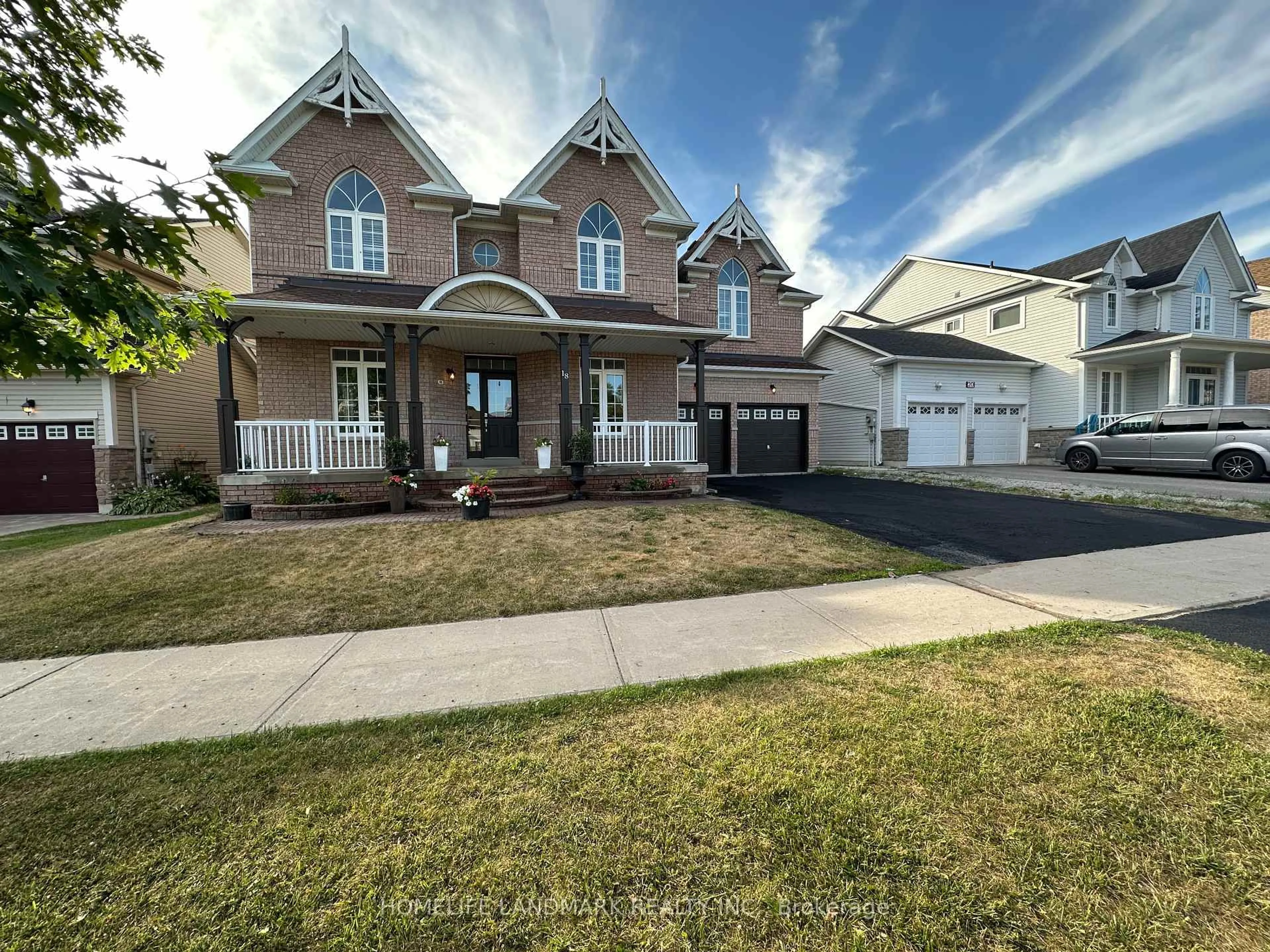 Home with vinyl exterior material, street for 18 The Queensway, Barrie Ontario L4M 7H6