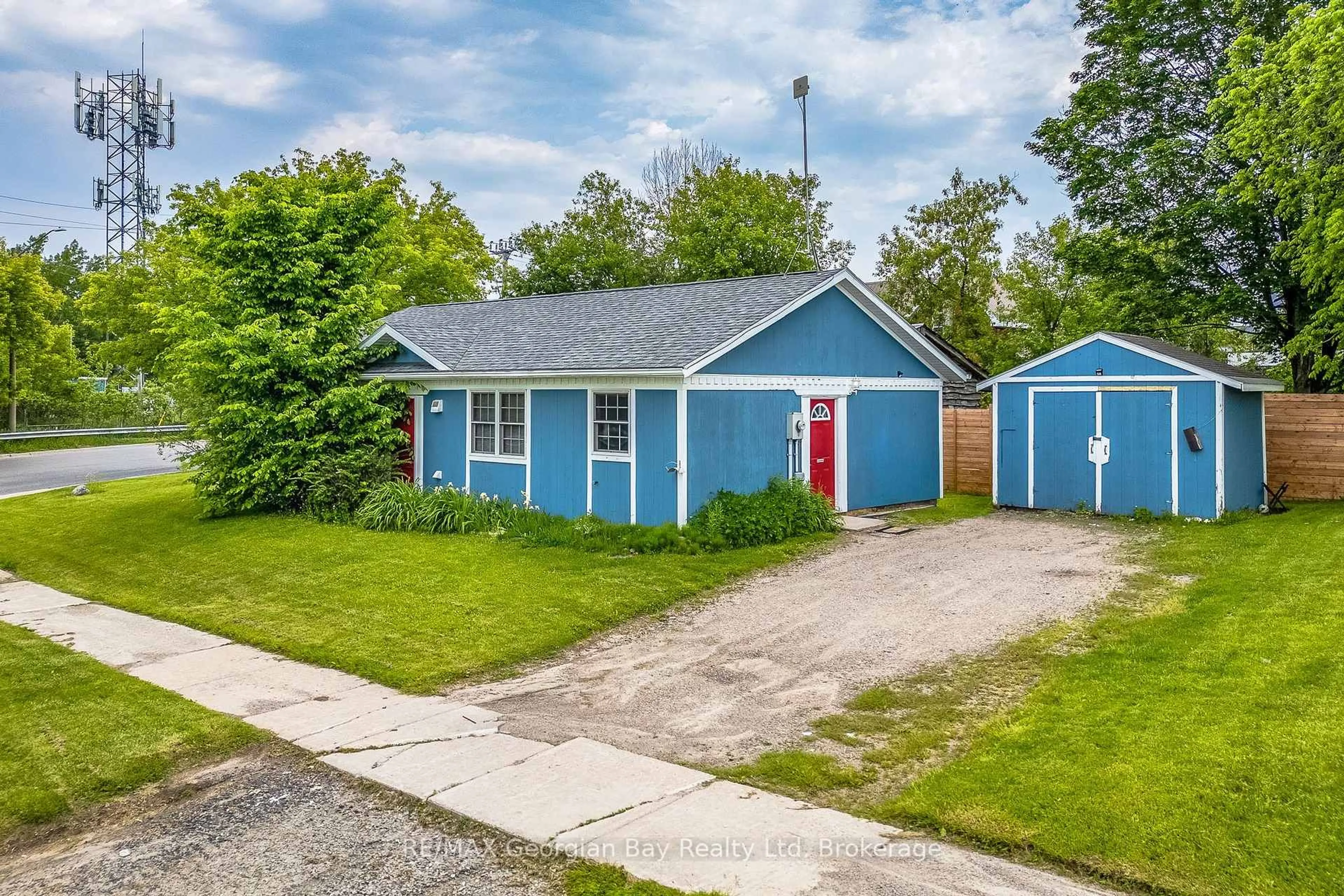 Shed for 42 Fourth St, Midland Ontario L4R 3S8
