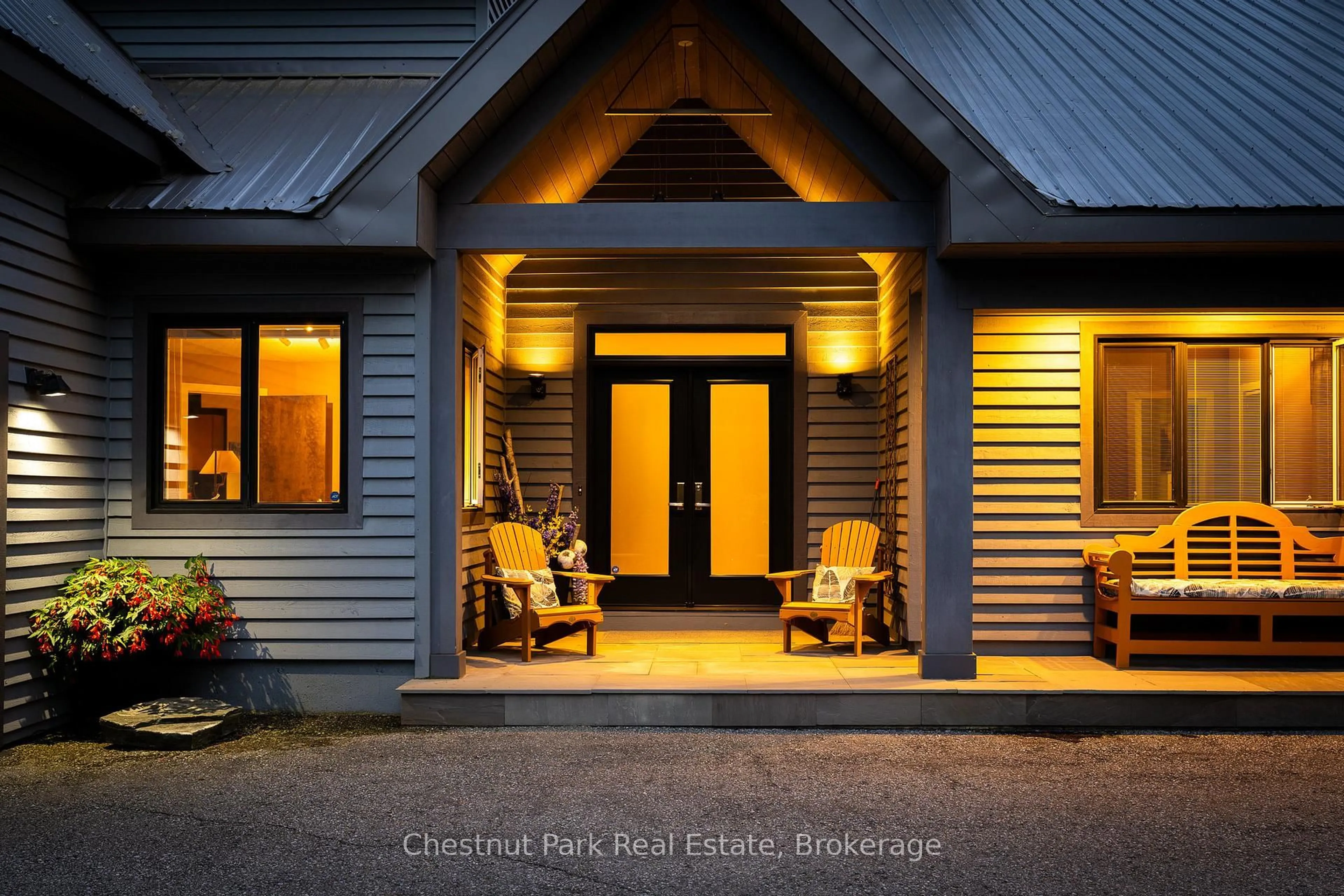 Indoor entryway for 23 Forest Dr, Collingwood Ontario L9Y 4W7
