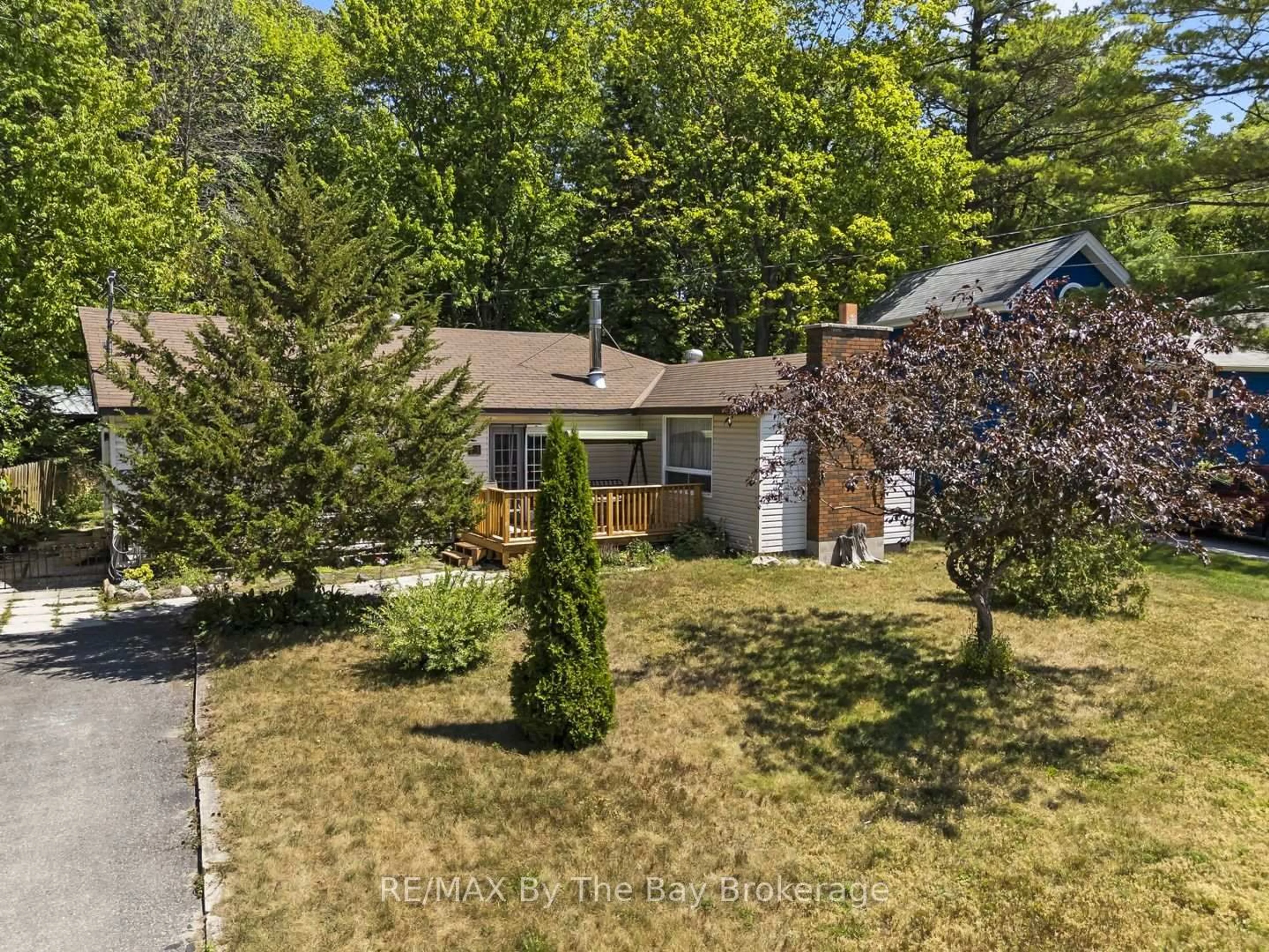 A pic from outside/outdoor area/front of a property/back of a property/a pic from drone, unknown for 11 39th St, Wasaga Beach Ontario L9Z 1S2