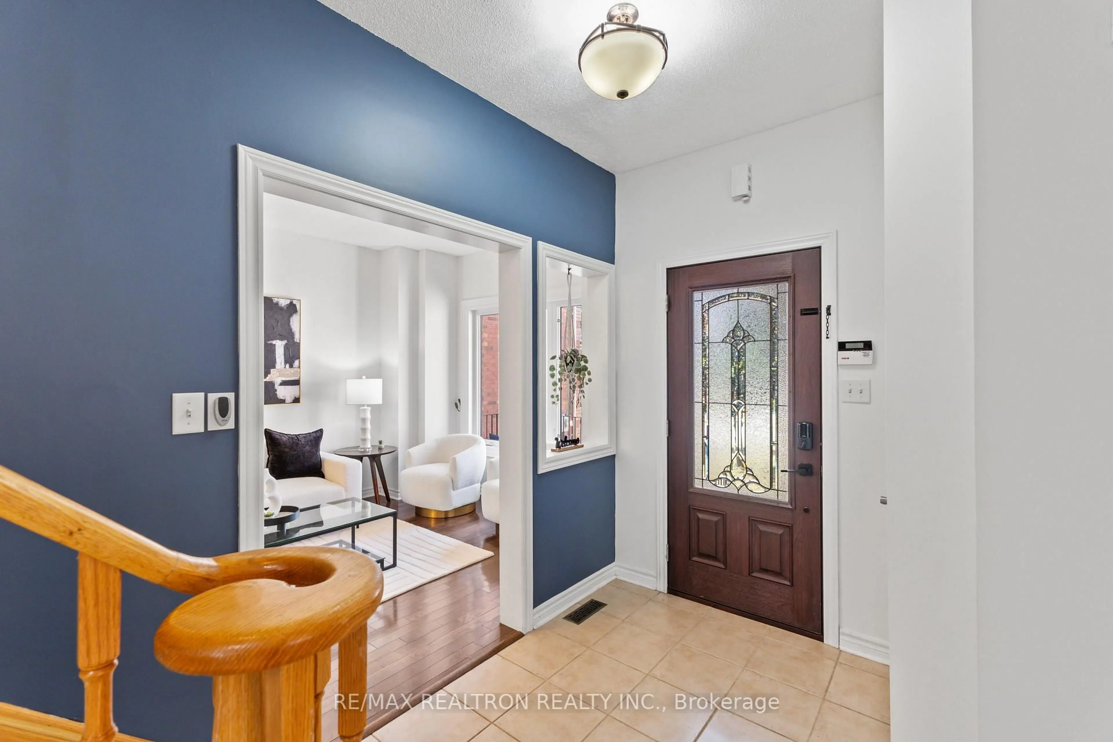 Indoor entryway for 11 Jessica Dr, Barrie Ontario L4N 5S7