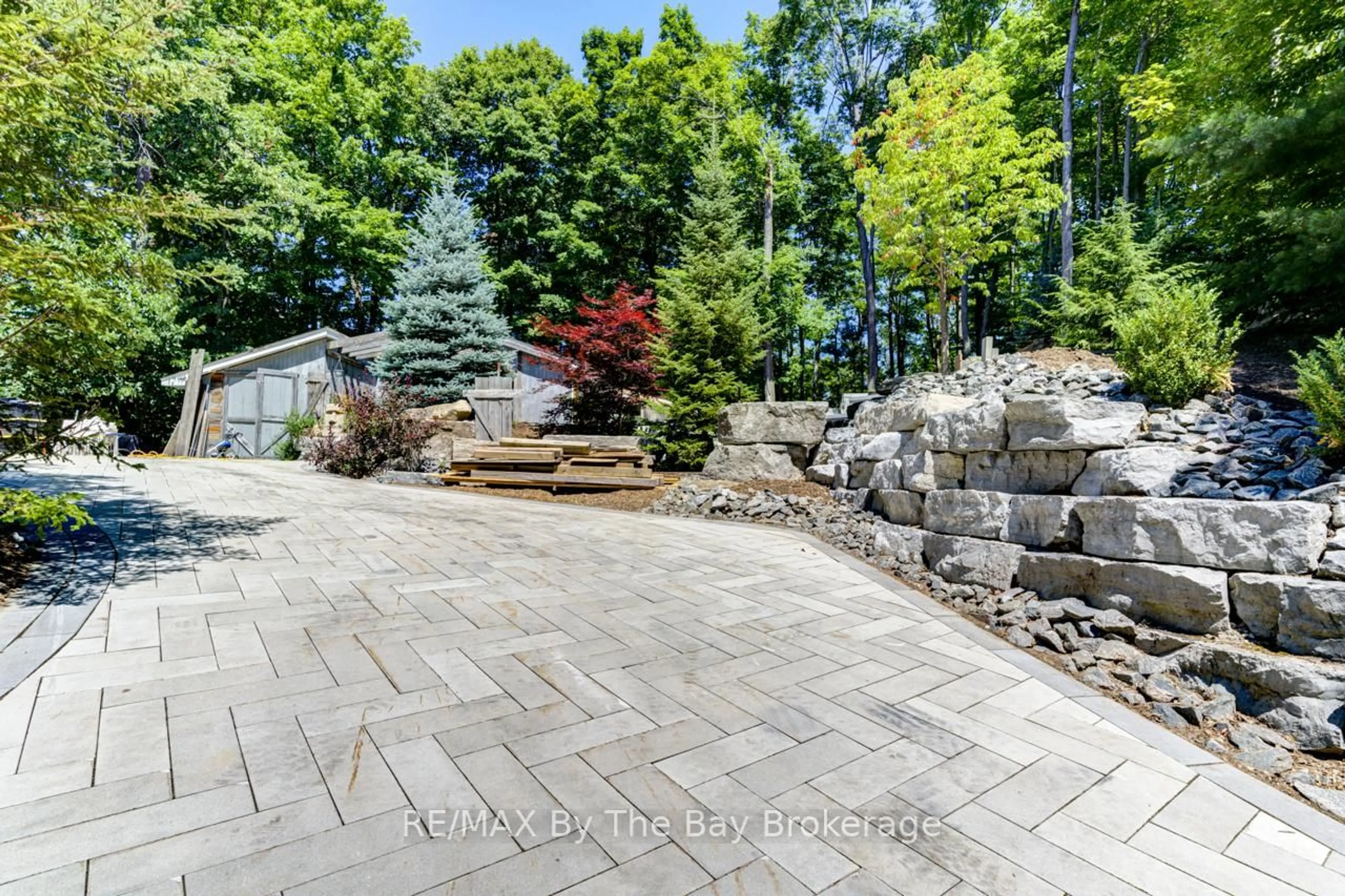 Patio, unknown for 6 Beech Wood Rd, Oro-Medonte Ontario L4M 4Y8
