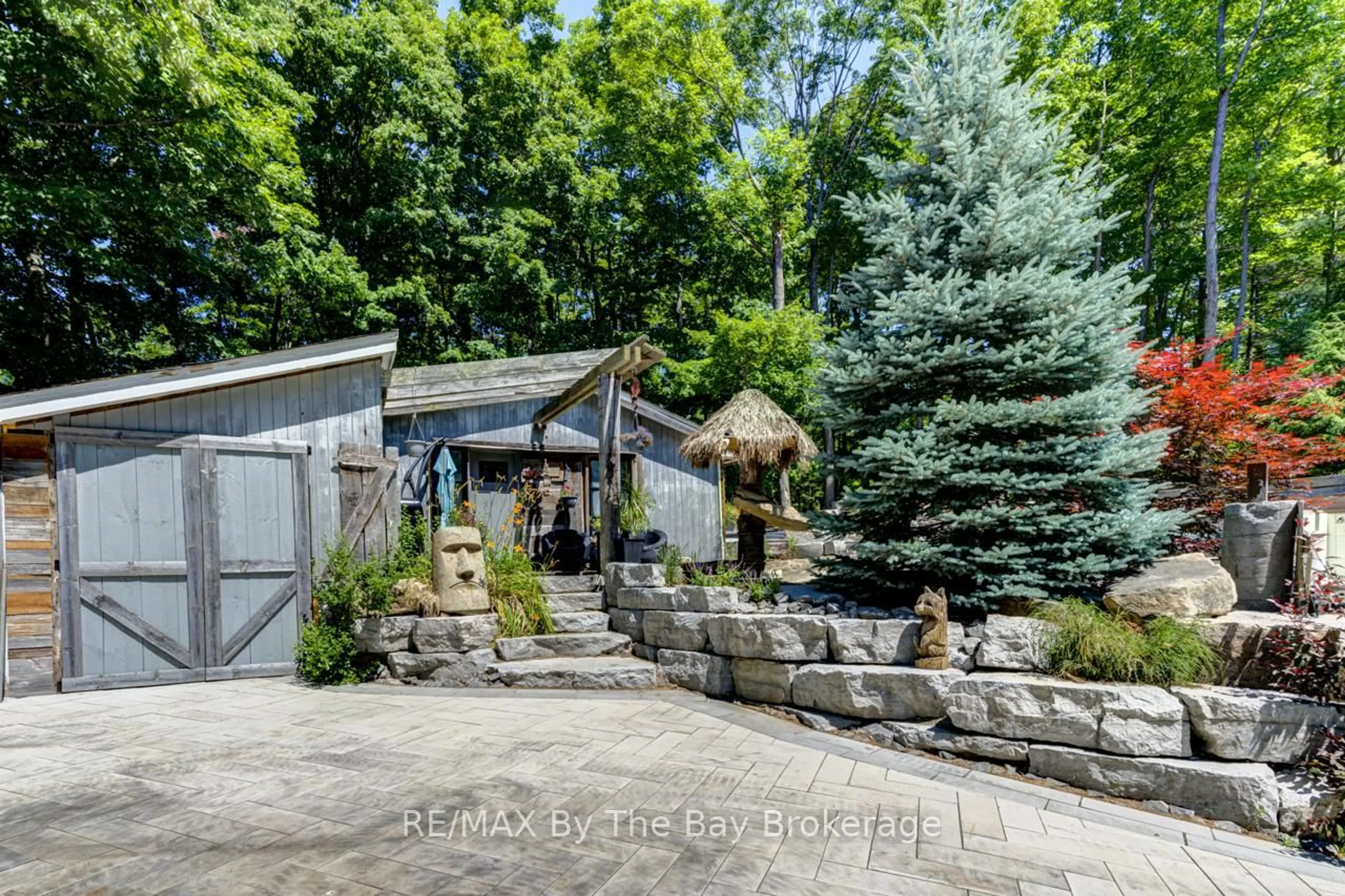 Patio, street for 6 Beech Wood Rd, Oro-Medonte Ontario L4M 4Y8