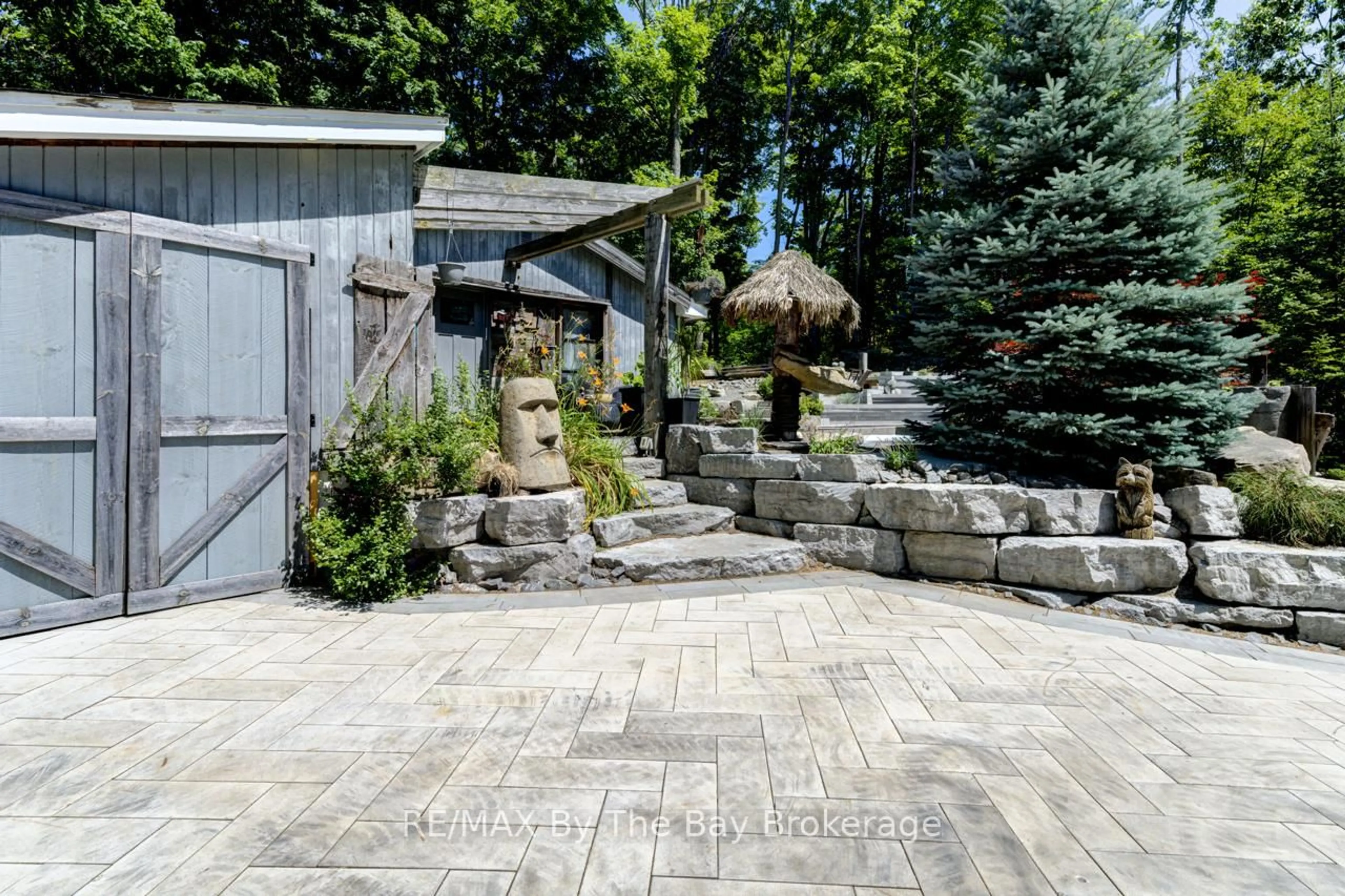 Patio, street for 6 Beech Wood Rd, Oro-Medonte Ontario L4M 4Y8